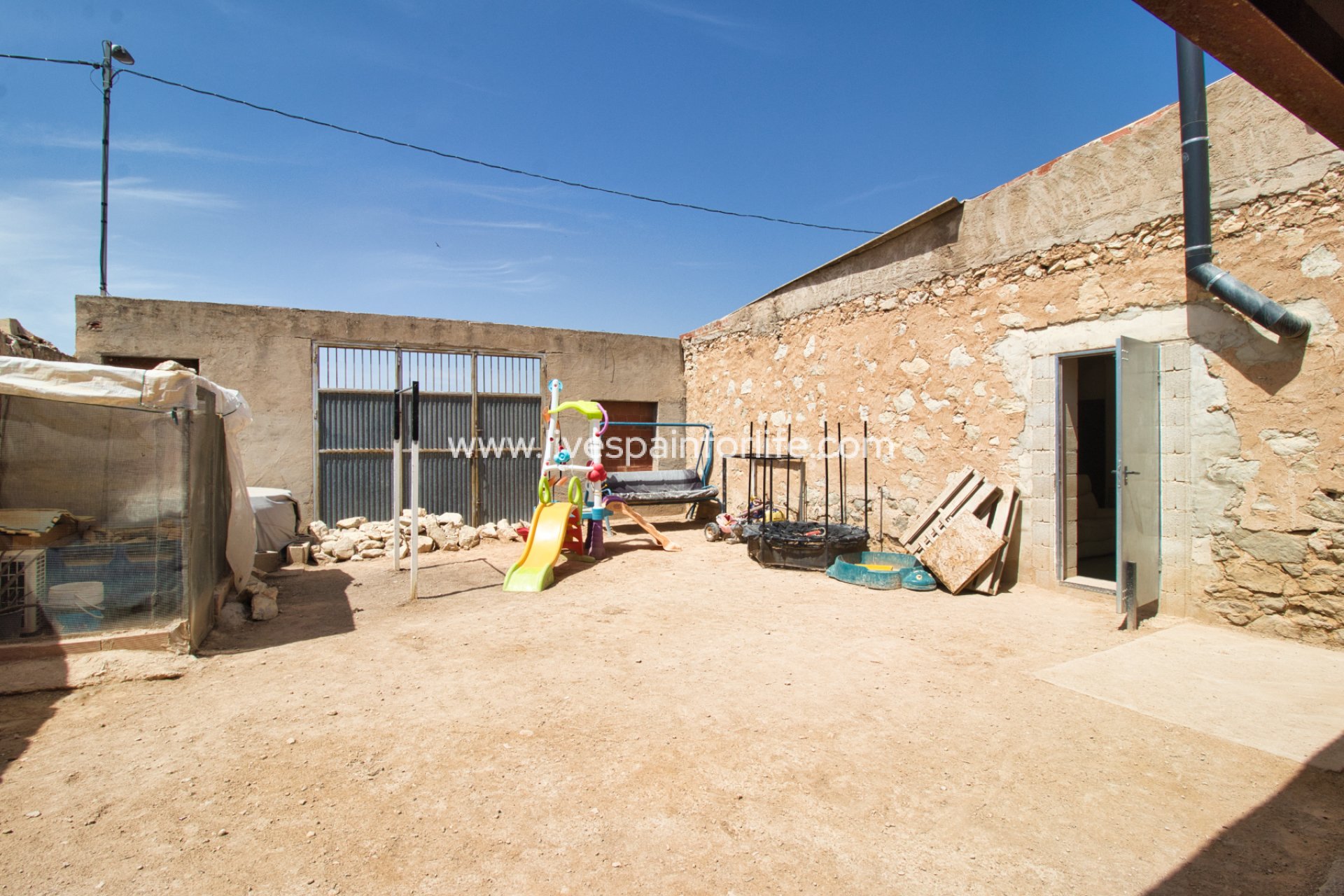  - 2. Town house -
Macisvenda