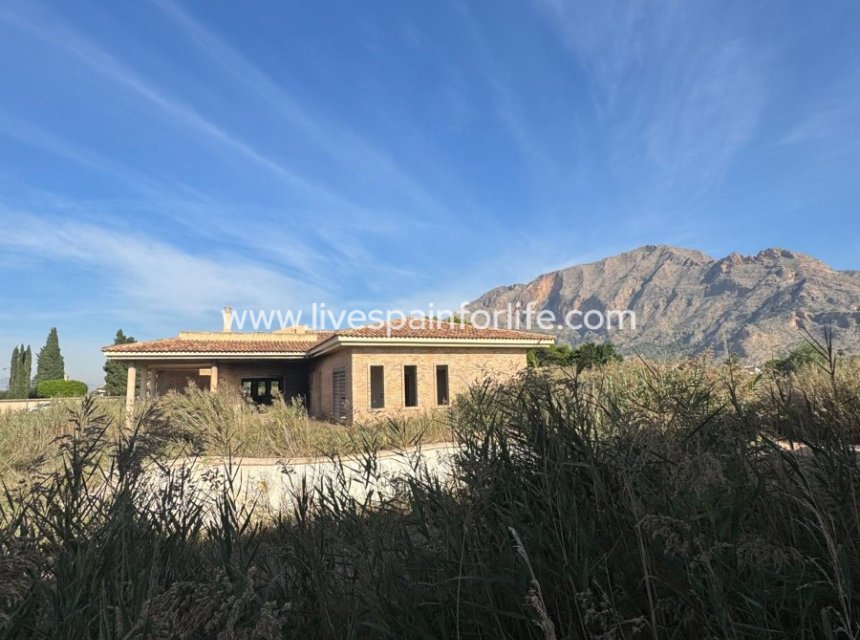  - 5. Finca / Country Property -
