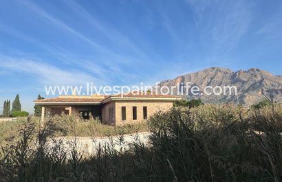 5. Finca / Country Property -  -  -
                    