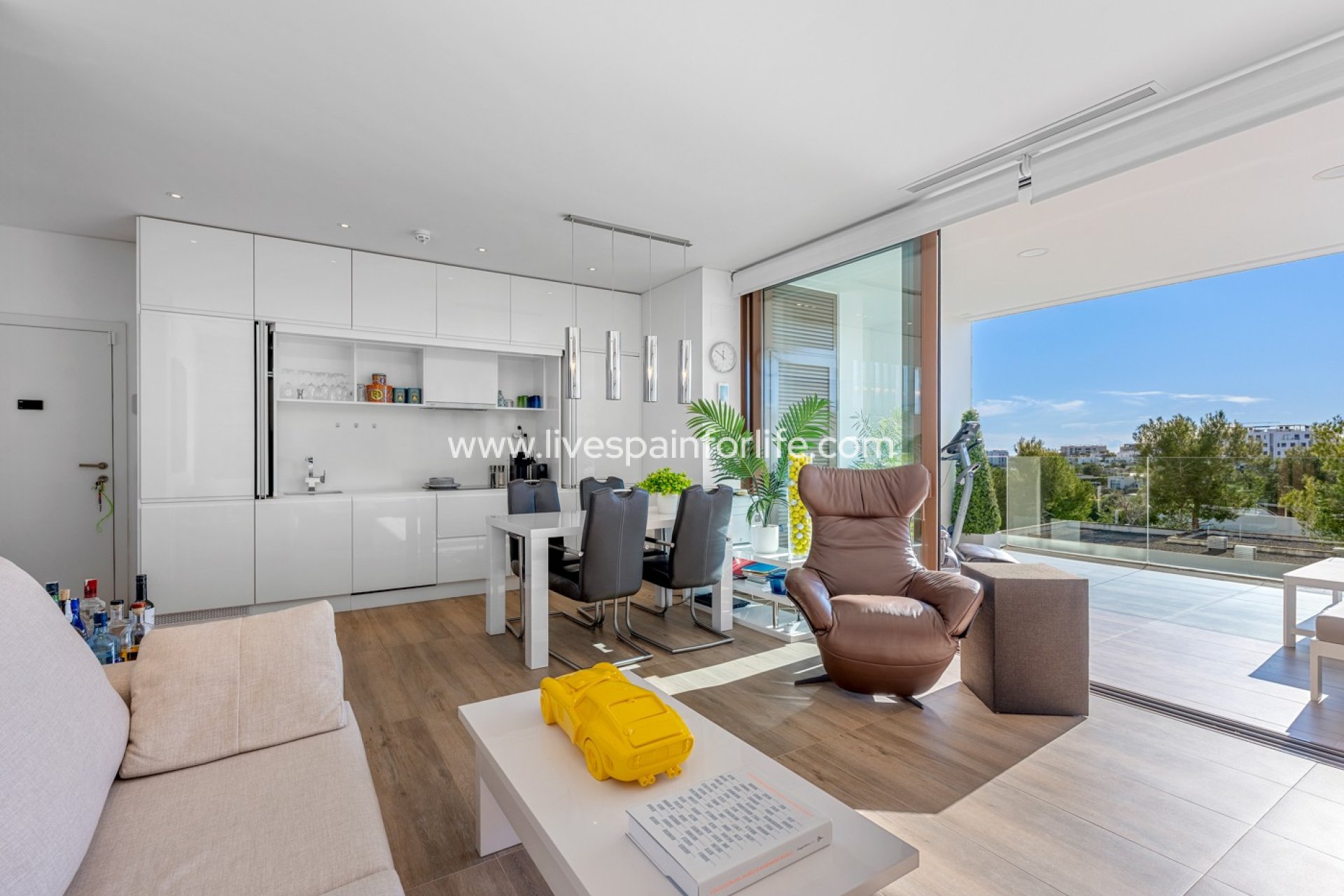  - Apartments -
Las Colinas Golf