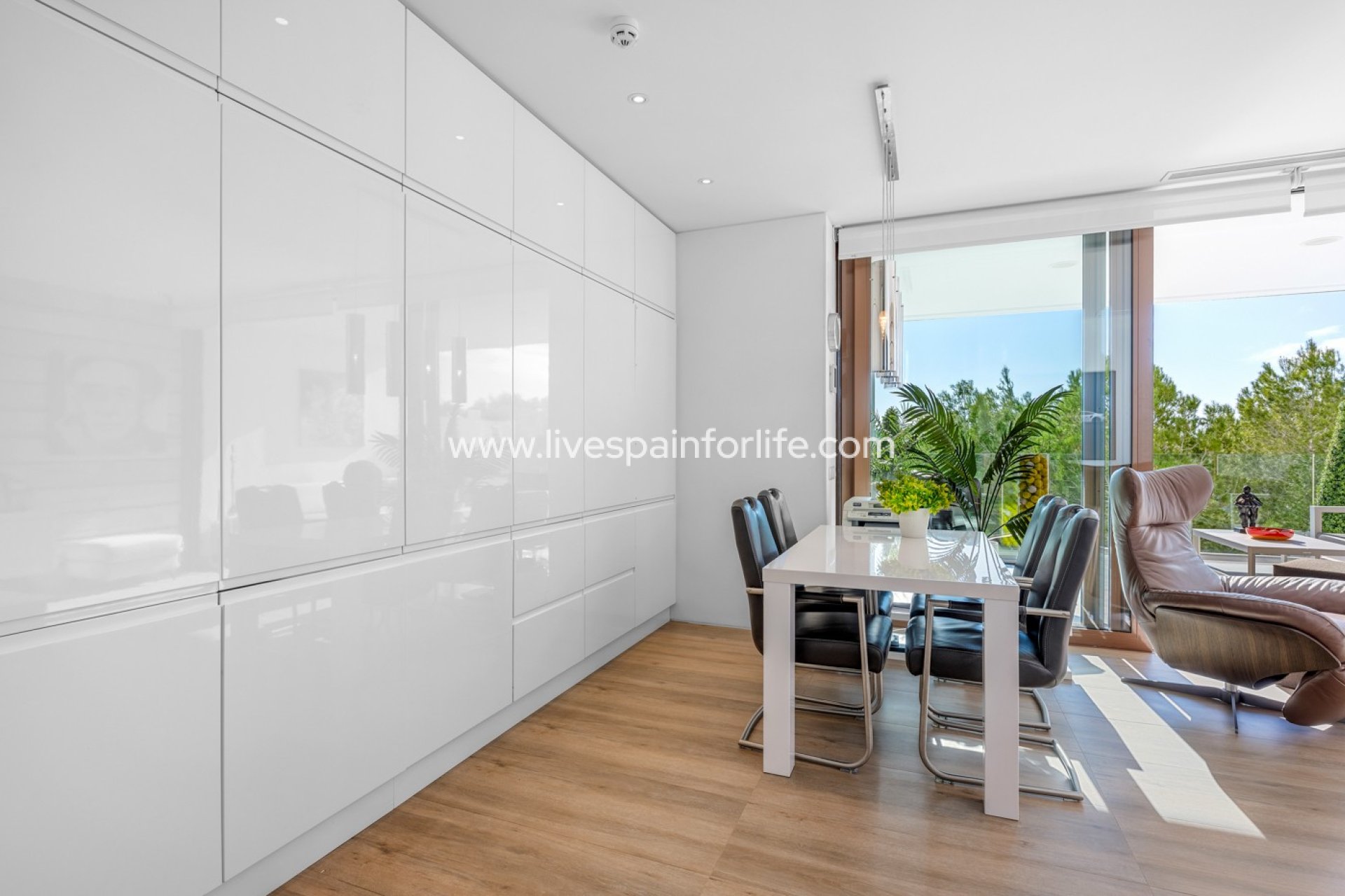  - Apartments -
Las Colinas Golf