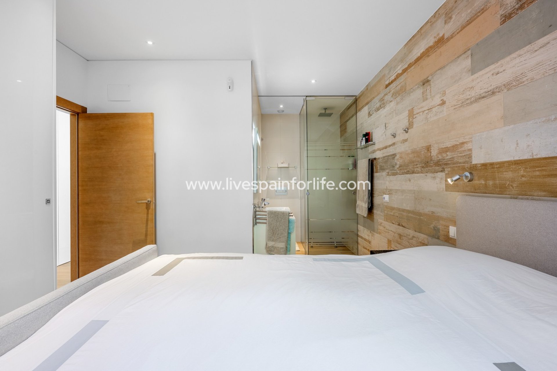  - Apartments -
Las Colinas Golf