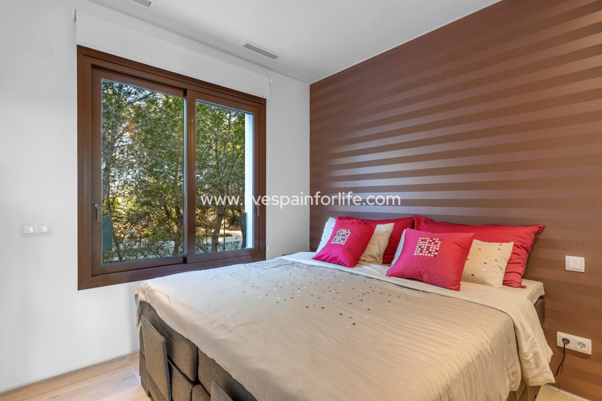  - Apartments -
Las Colinas Golf
