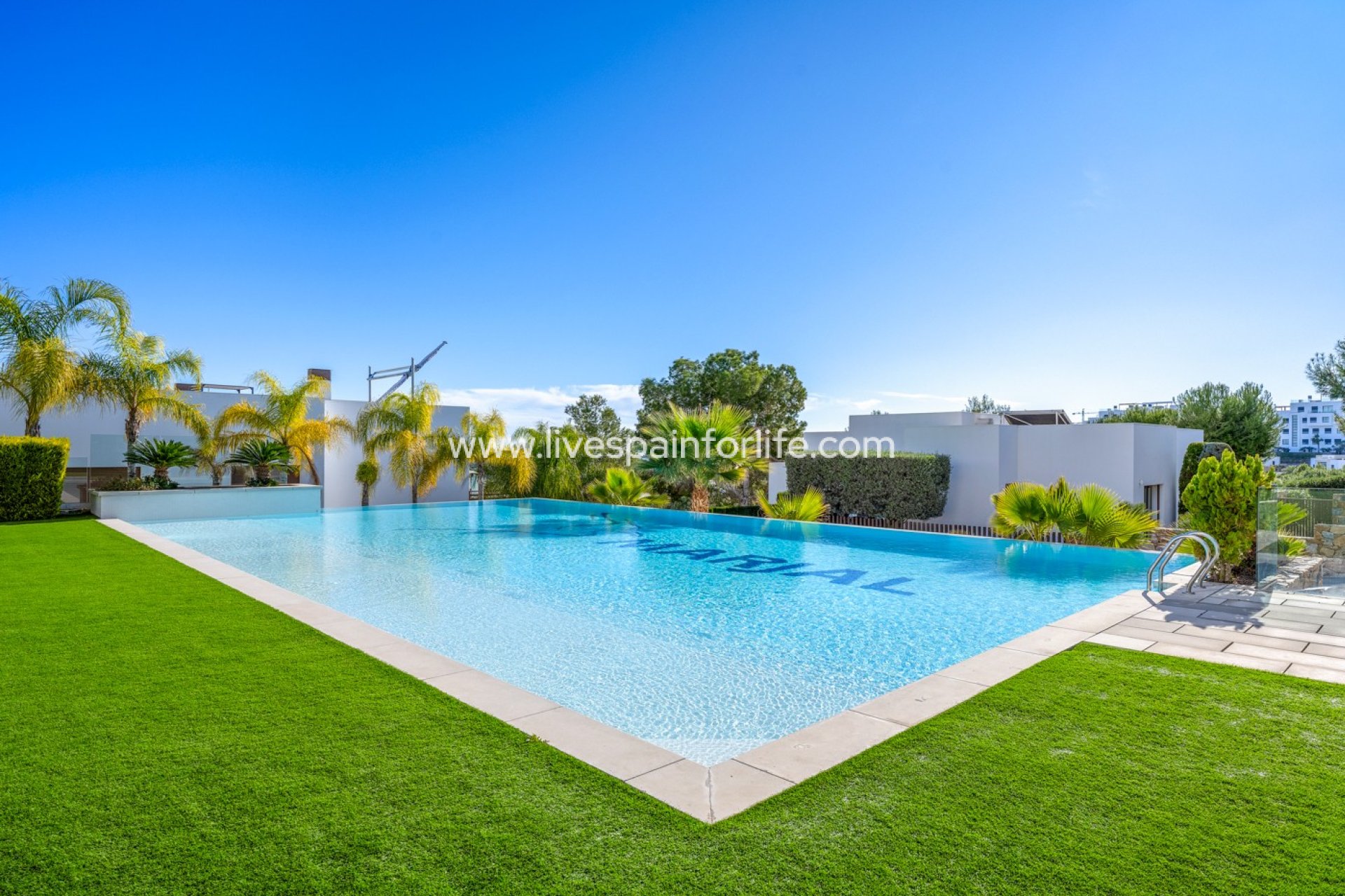  - Apartments -
Las Colinas Golf