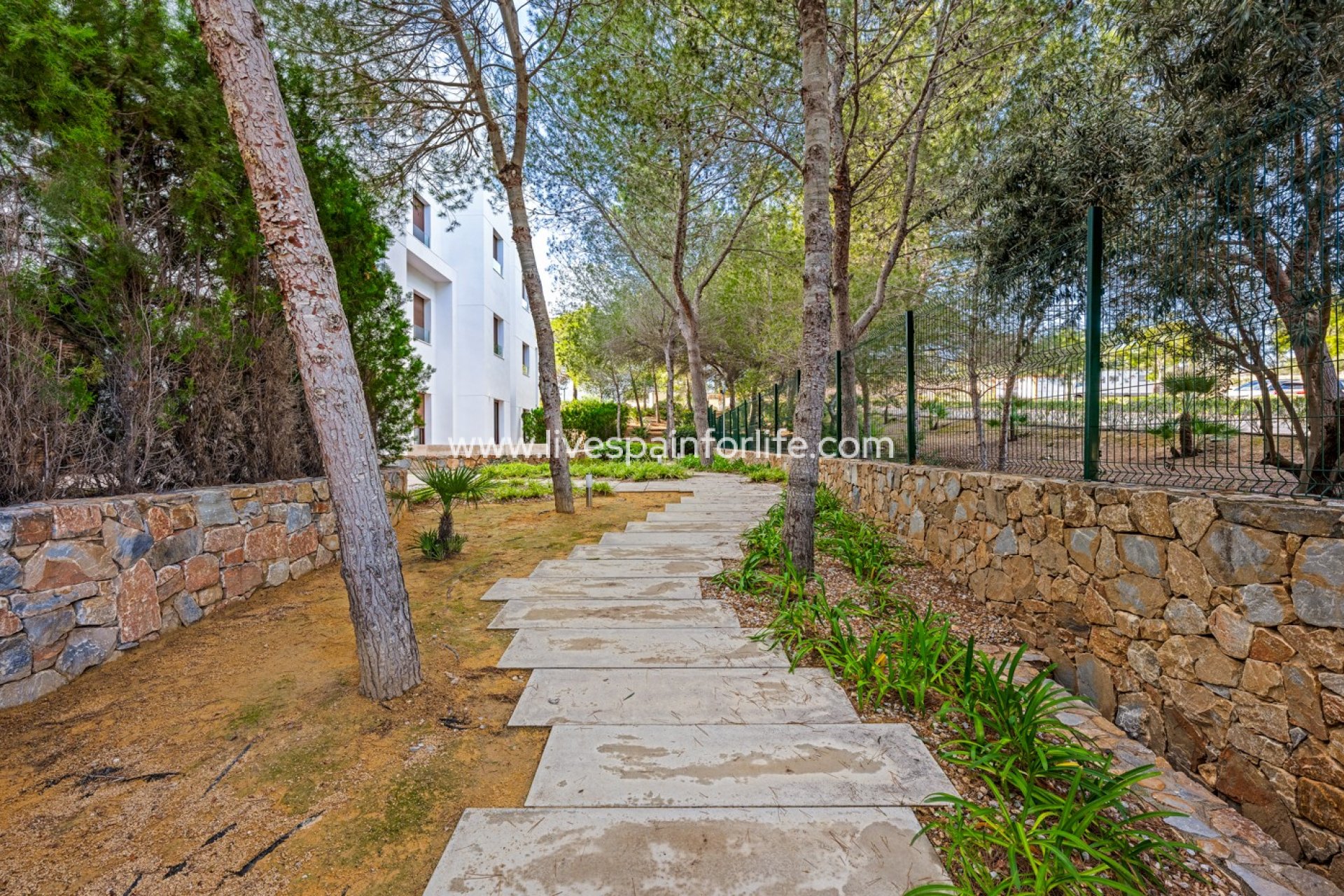  - Apartments -
Las Colinas Golf