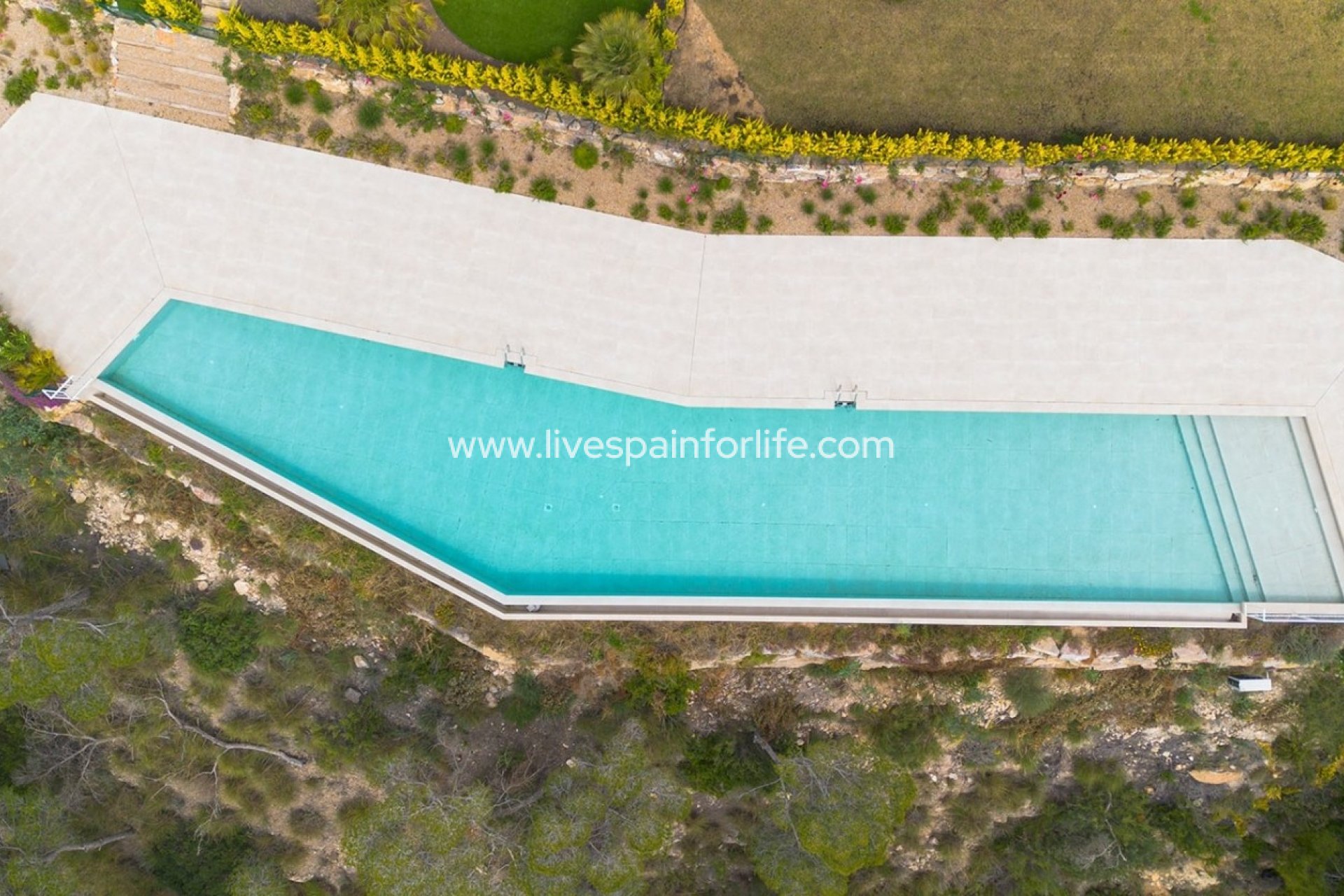  - Apartments -
Las Colinas Golf
