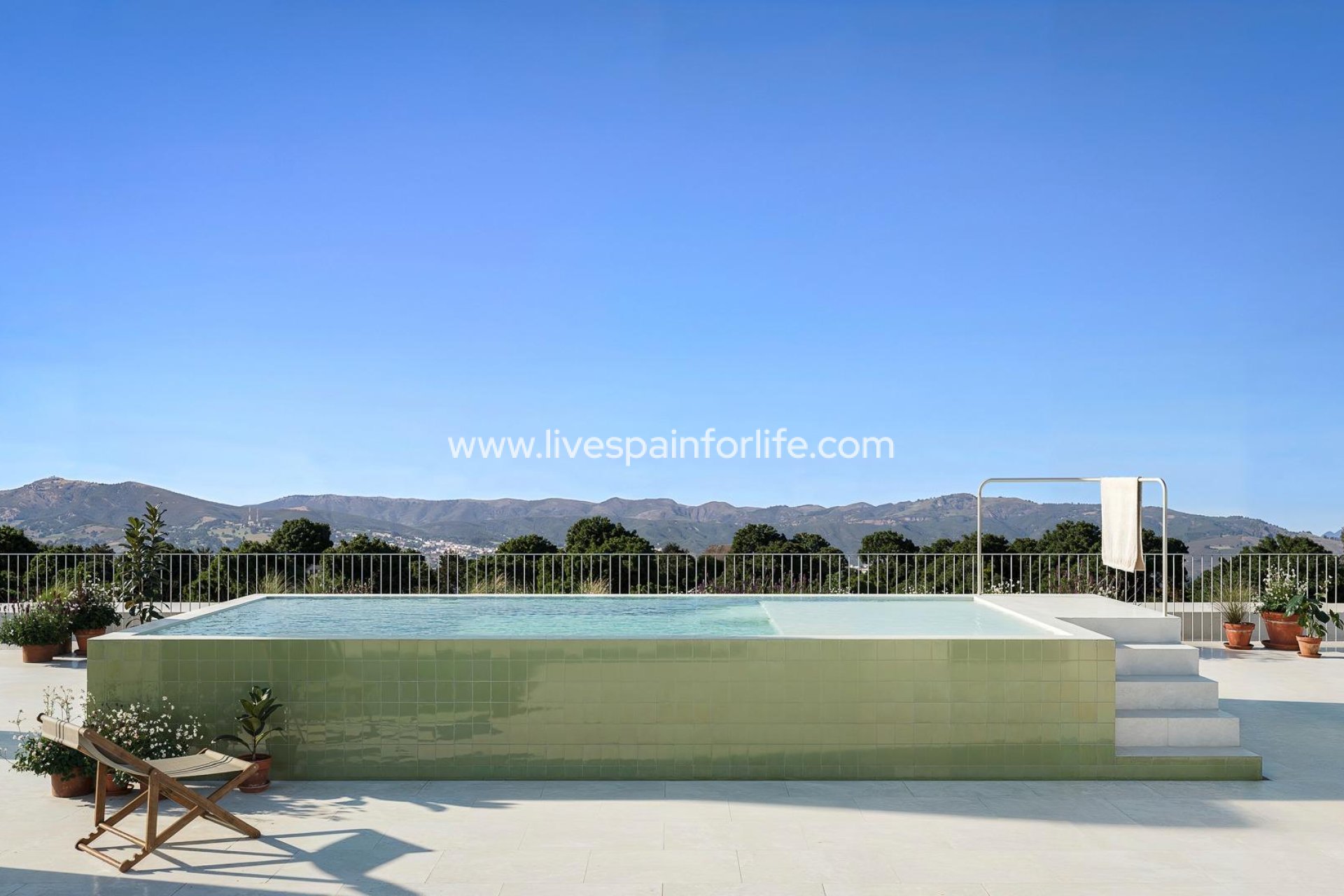  - Apartments -
 - Pueblo