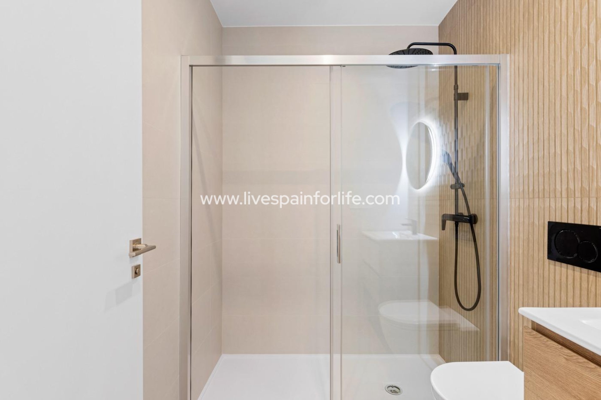  - Apartments -
 - Pueblo