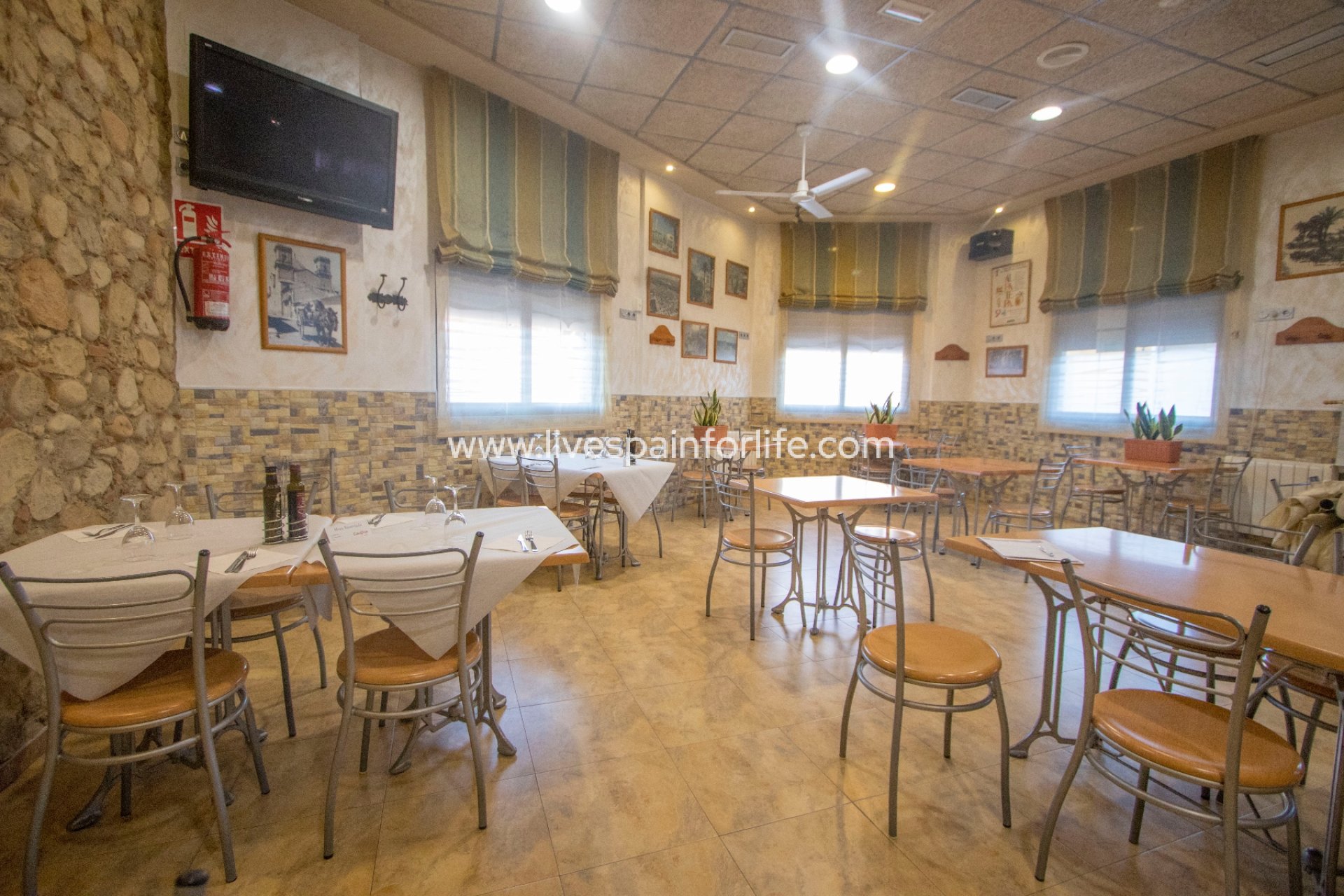  - Bar/Restaurant -
 - Albatera