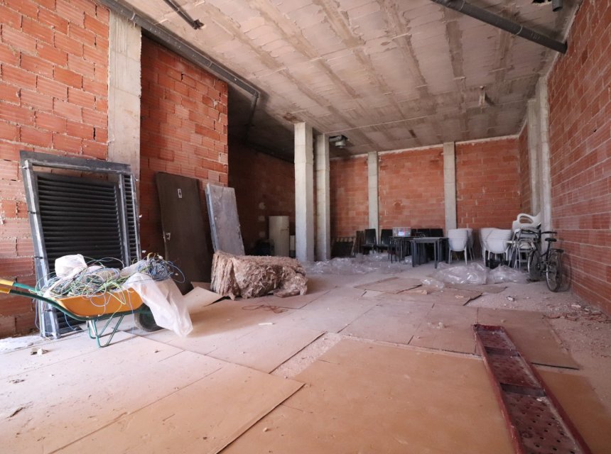  - Commercial -
Los Montesinos - Laguna Green