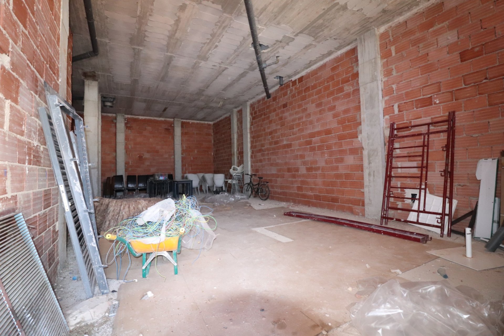  - Commercial -
Los Montesinos - Laguna Green