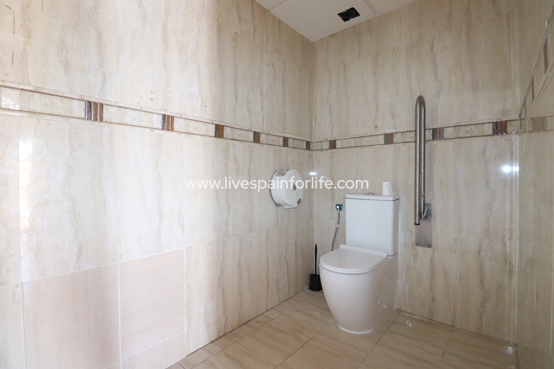 Herverkoop - Commercial (Freehold) -
Ciudad Quesada - La Marquesa