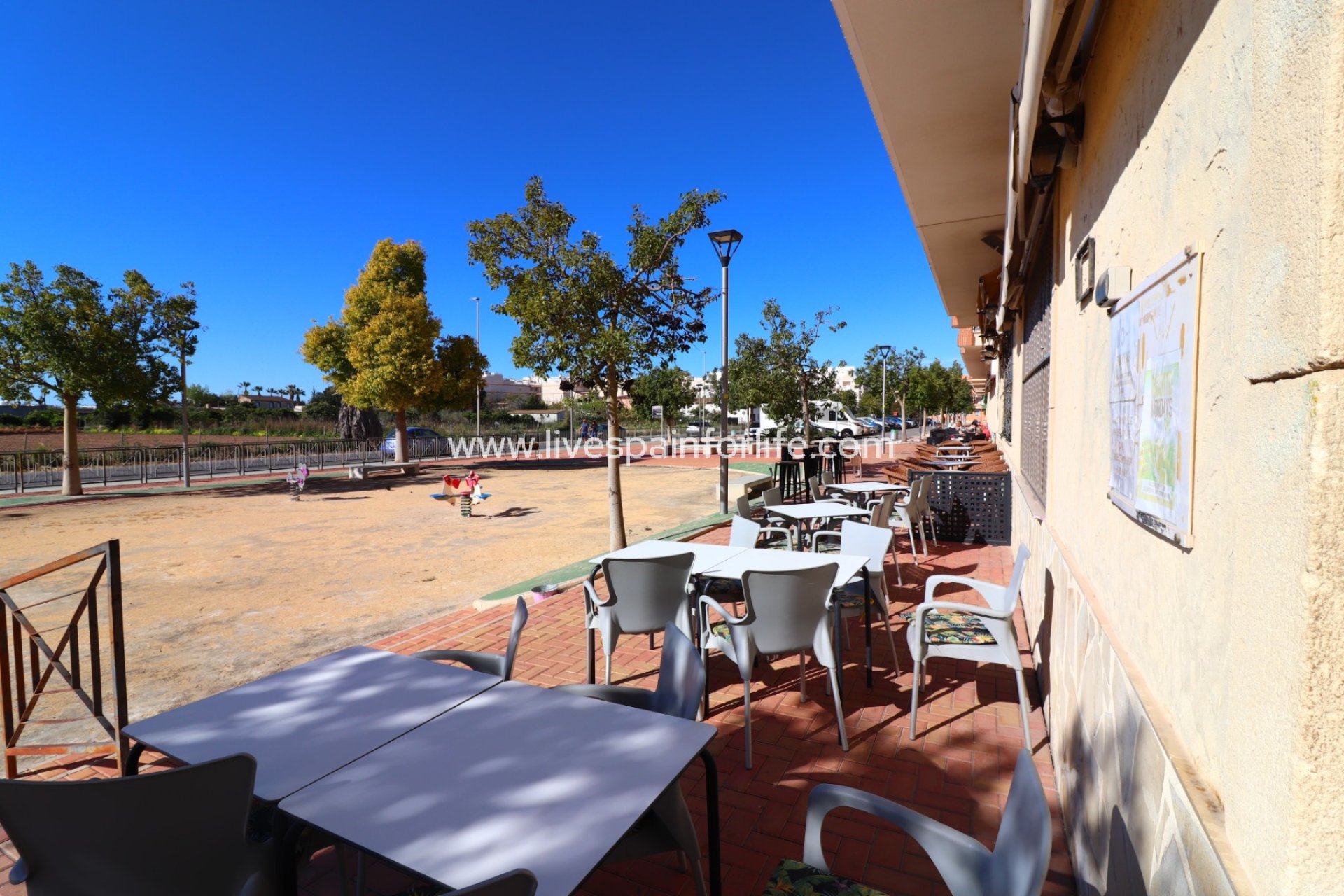Herverkoop - Commercial (Leasehold) -
Formentera Del Segura - Formentera - Village