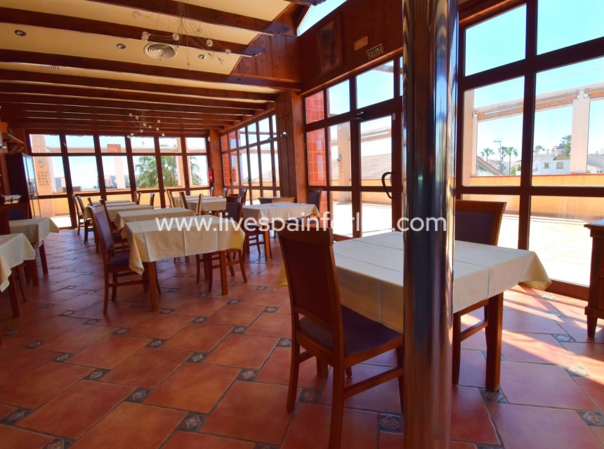 Herverkoop - Handelspand -
Orihuela Costa - Los Dolses