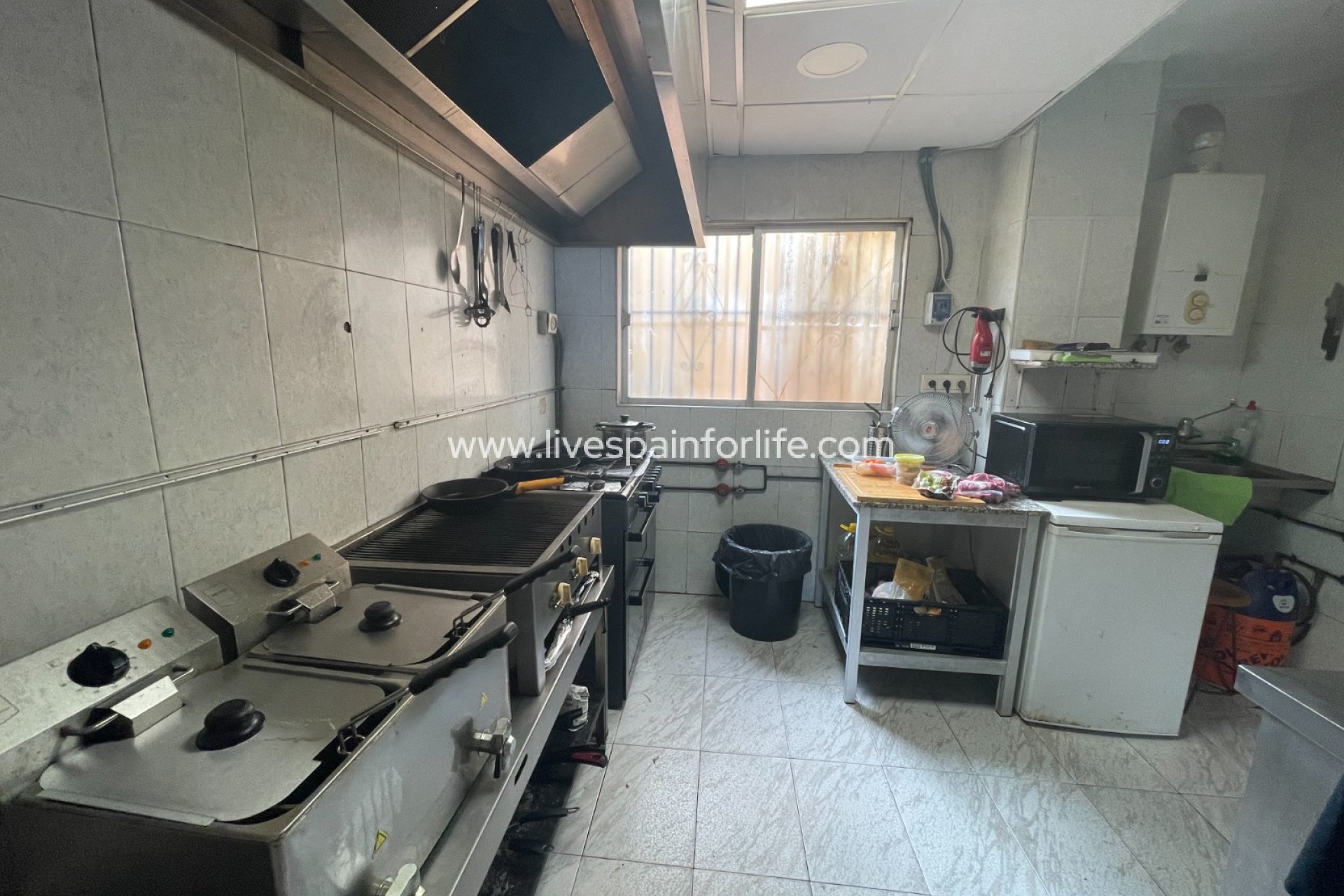 Herverkoop - Handelspand -
Torrevieia - Comunidad Valenciana
