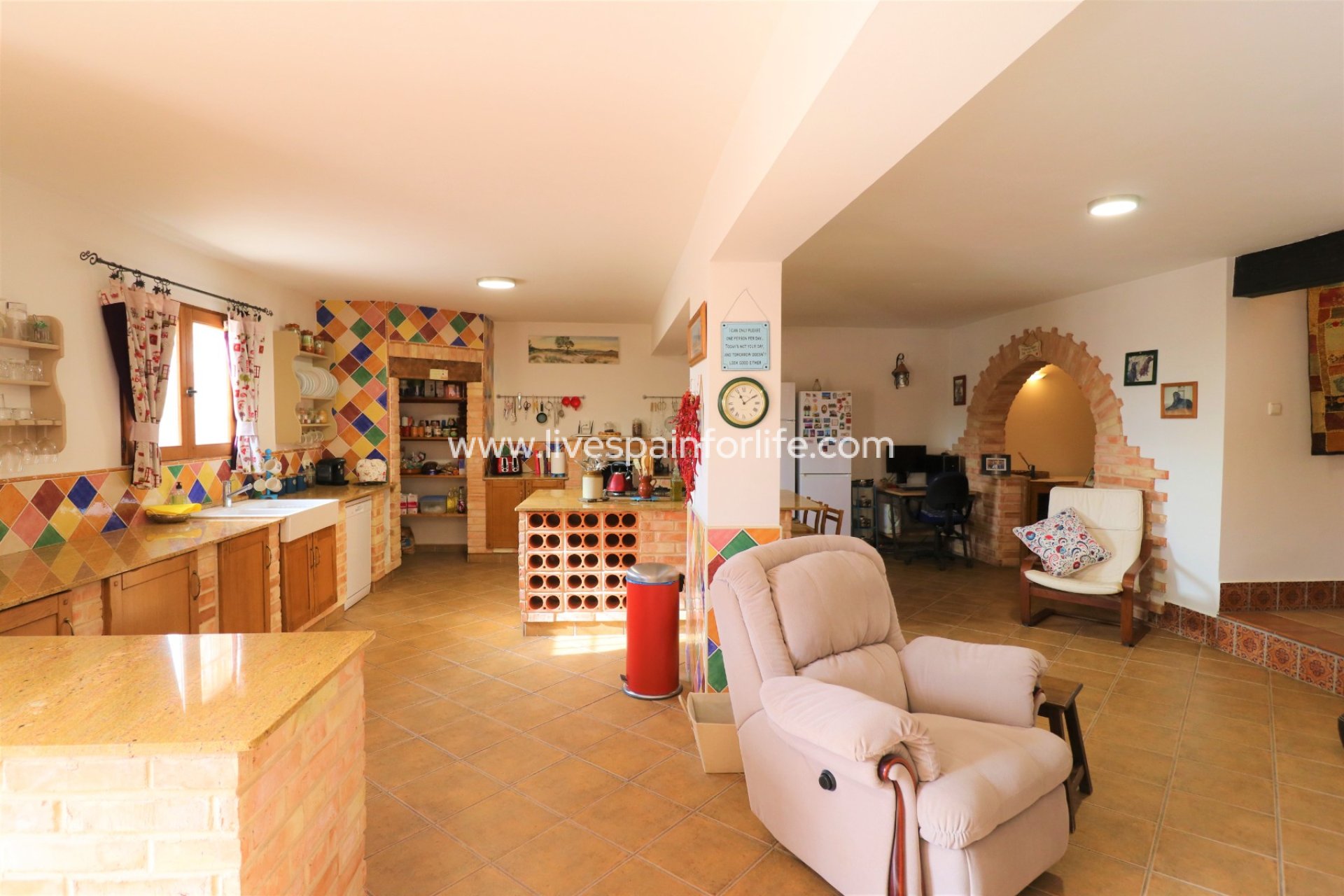 Herverkoop - Plattelandswoning -
Abanilla