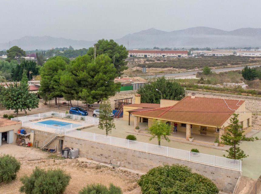 Herverkoop - Plattelandswoning -
Albatera