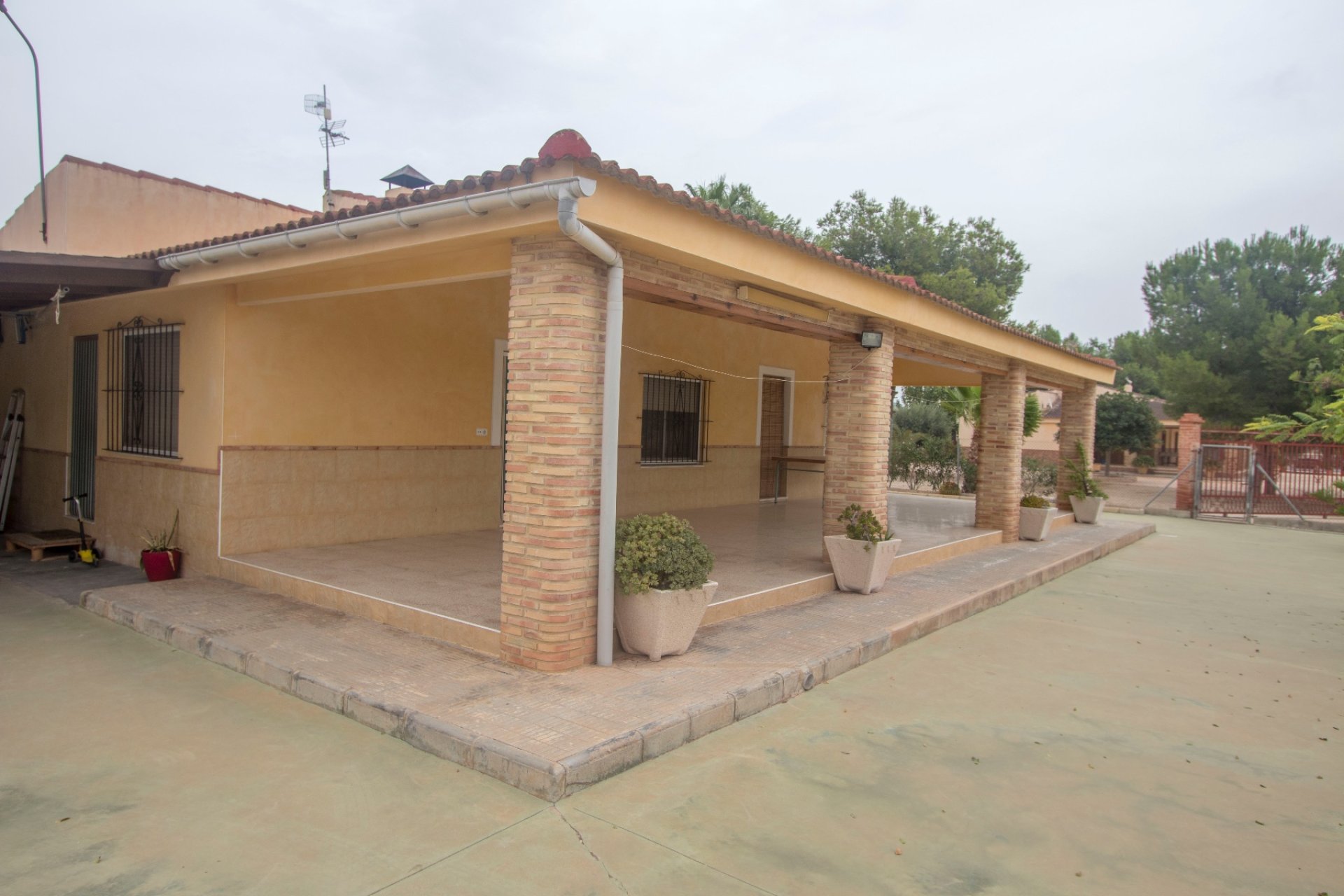 Herverkoop - Plattelandswoning -
Albatera