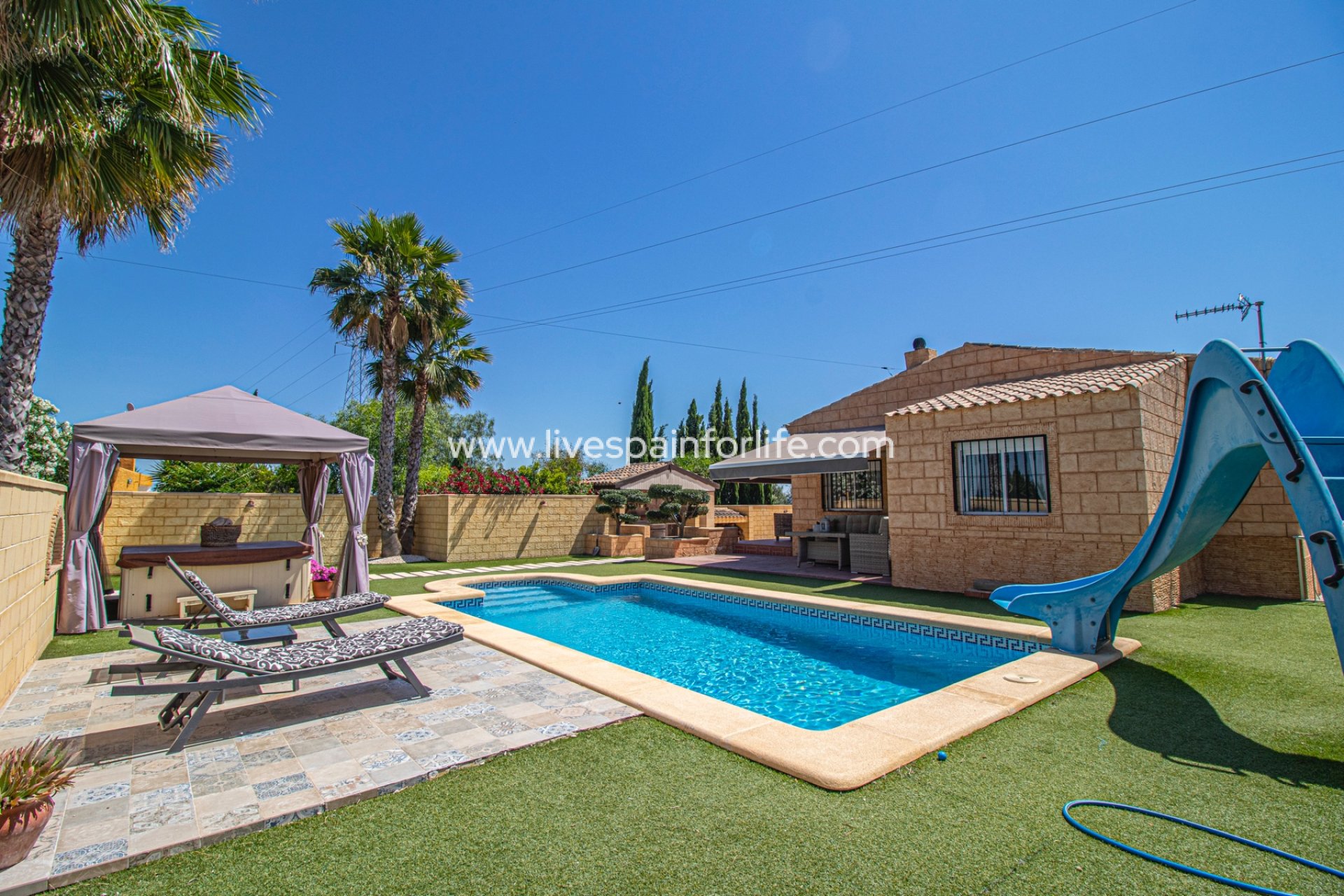 Herverkoop - Plattelandswoning -
Albatera