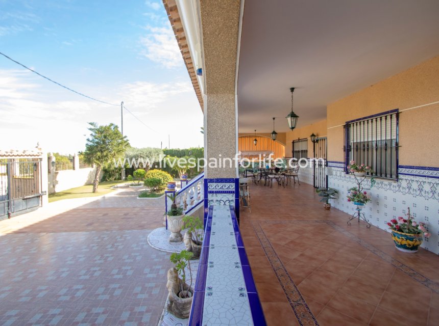 Herverkoop - Plattelandswoning -
Albatera