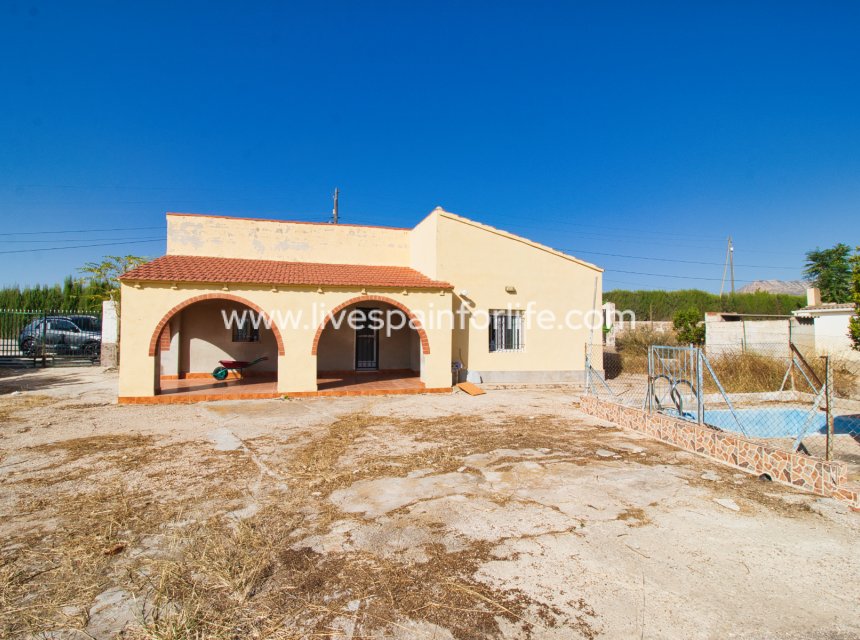 Herverkoop - Plattelandswoning -
Albatera