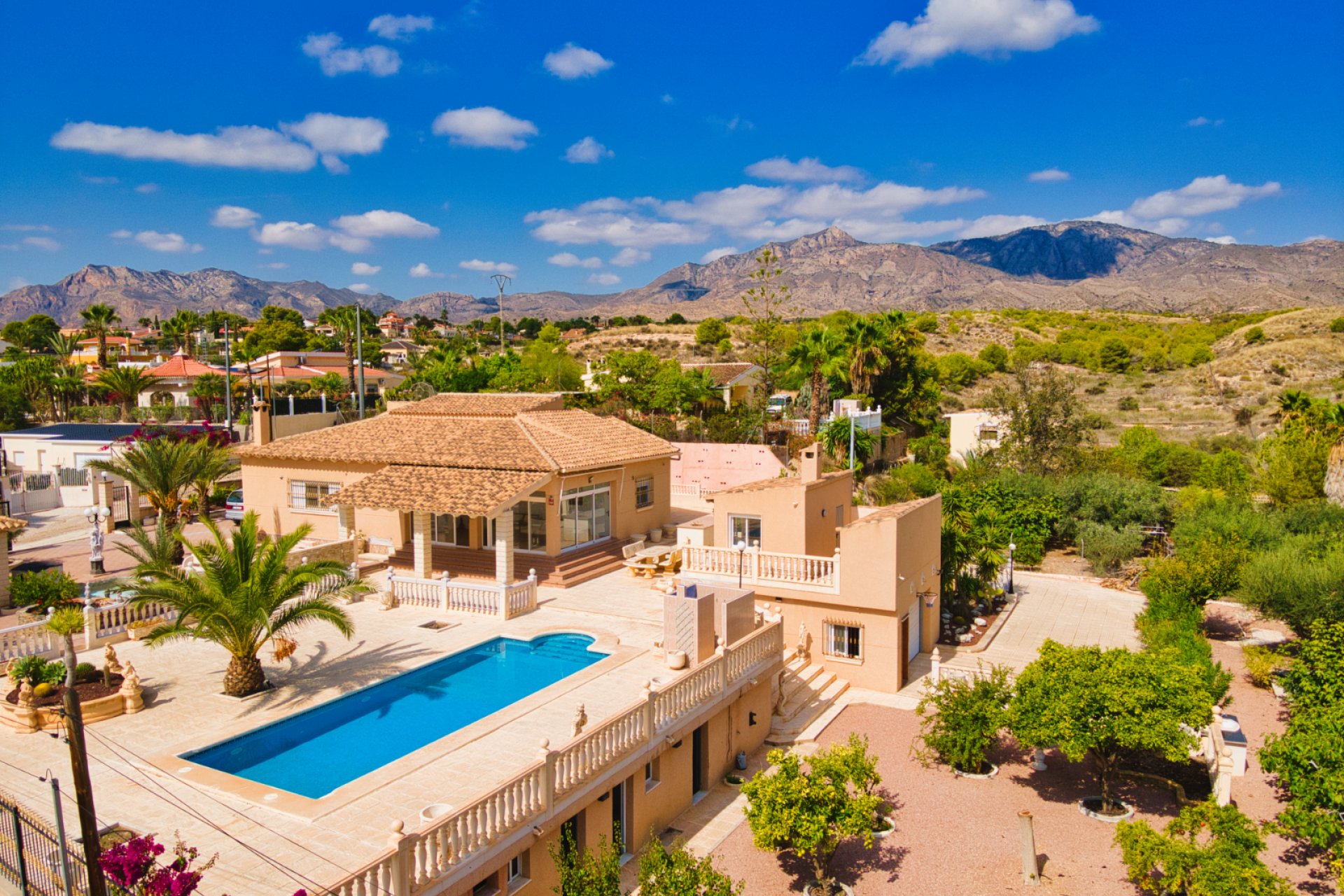 Herverkoop - Plattelandswoning -
Alicante