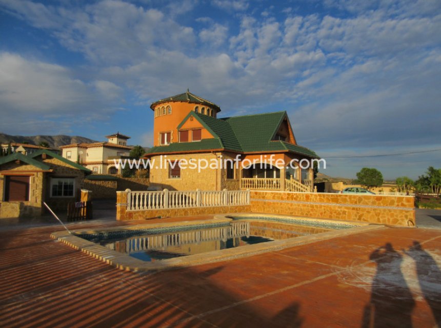 Herverkoop - Plattelandswoning -
Alicante
