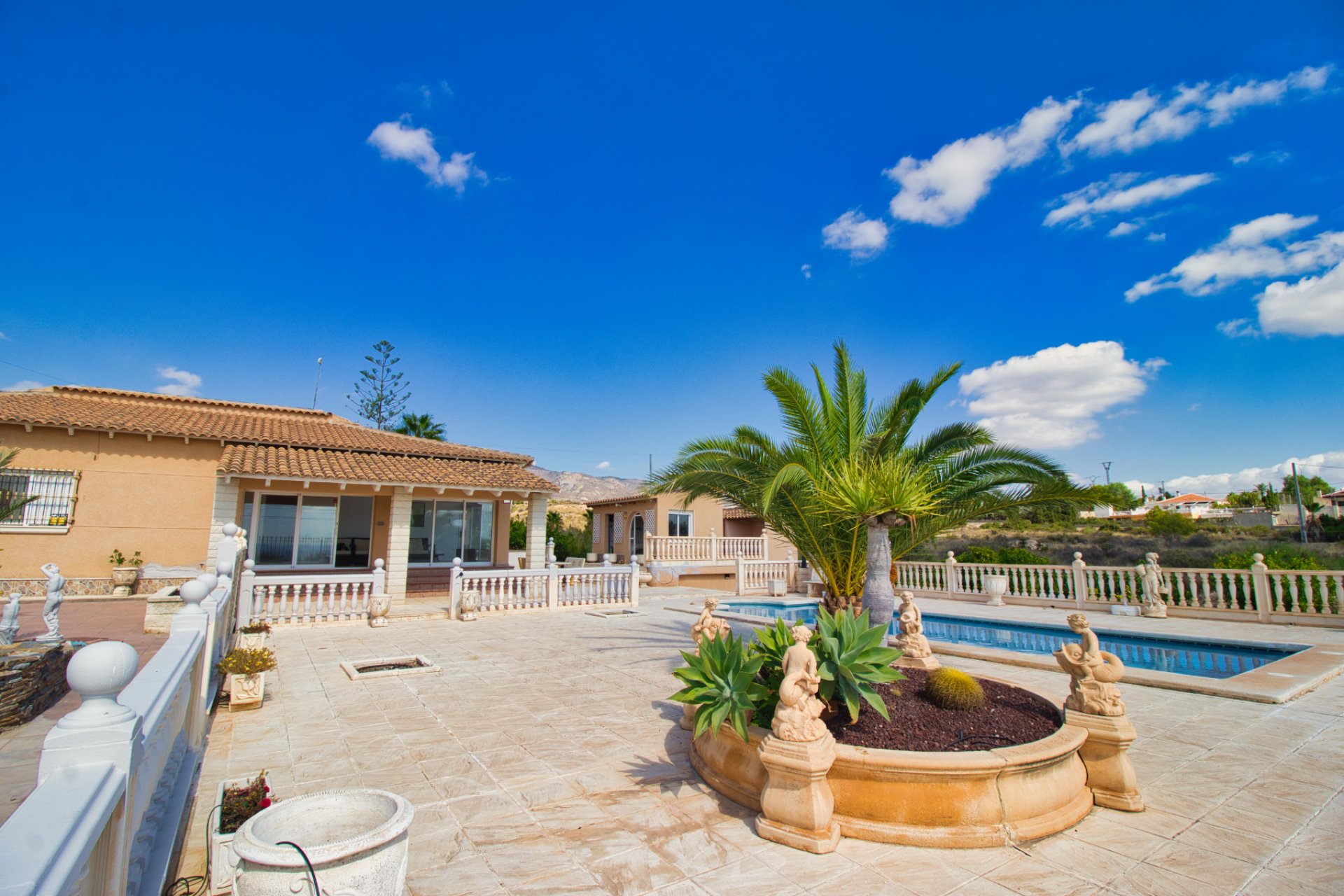 Herverkoop - Plattelandswoning -
Alicante