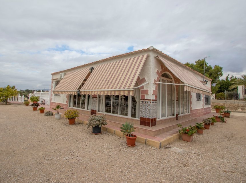 Herverkoop - Plattelandswoning -
Alicante