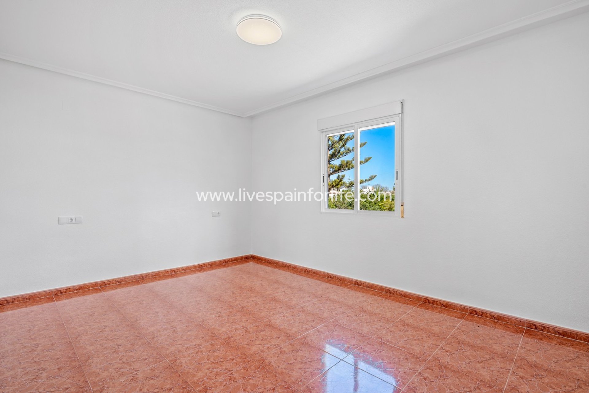 Herverkoop - Plattelandswoning -
Alicante