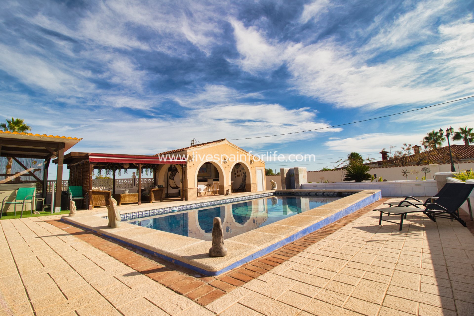 Herverkoop - Plattelandswoning -
Alicante