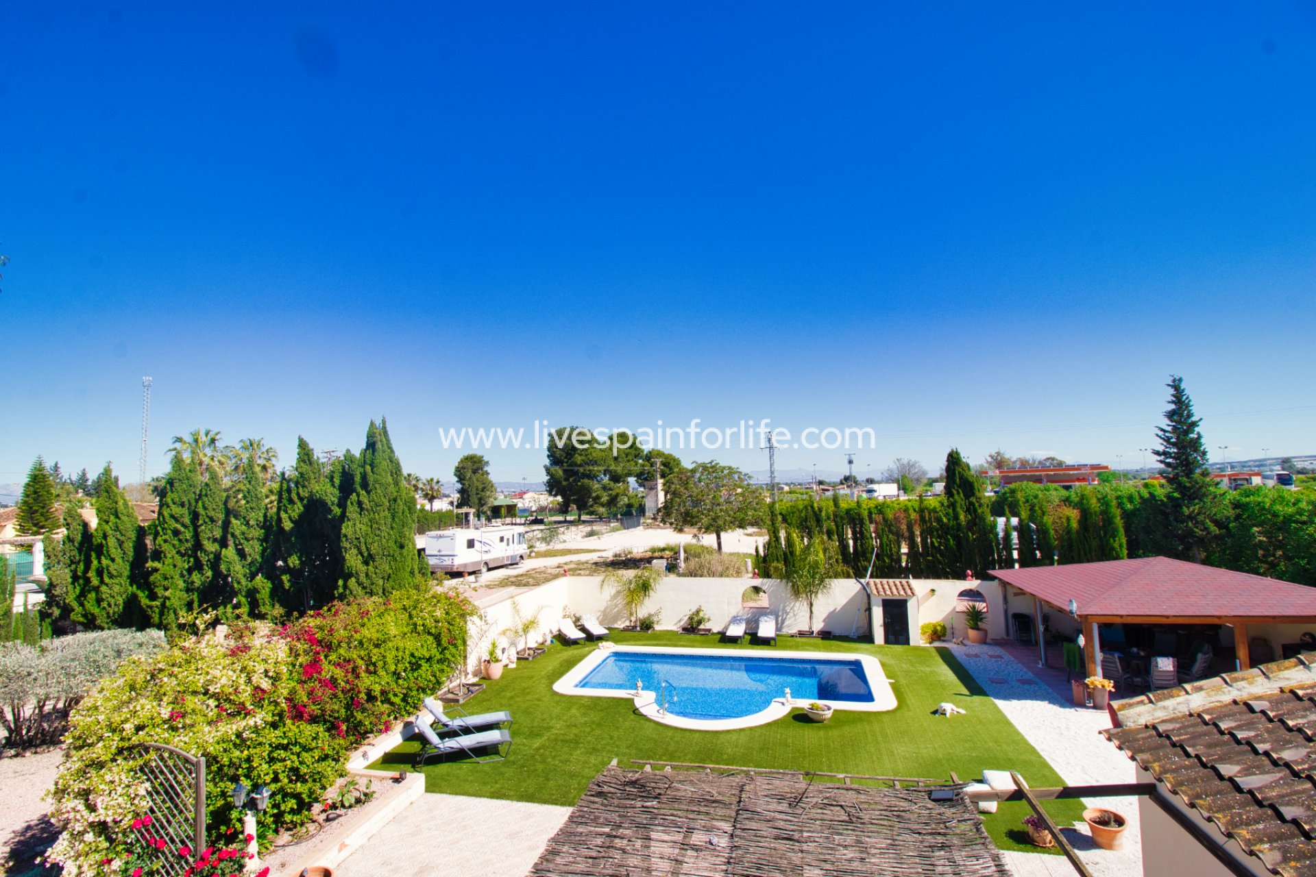 Herverkoop - Plattelandswoning -
Alicante