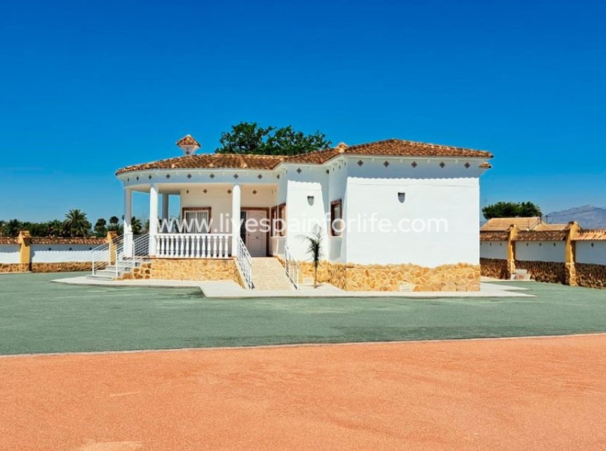 Herverkoop - Plattelandswoning -
Alicante
