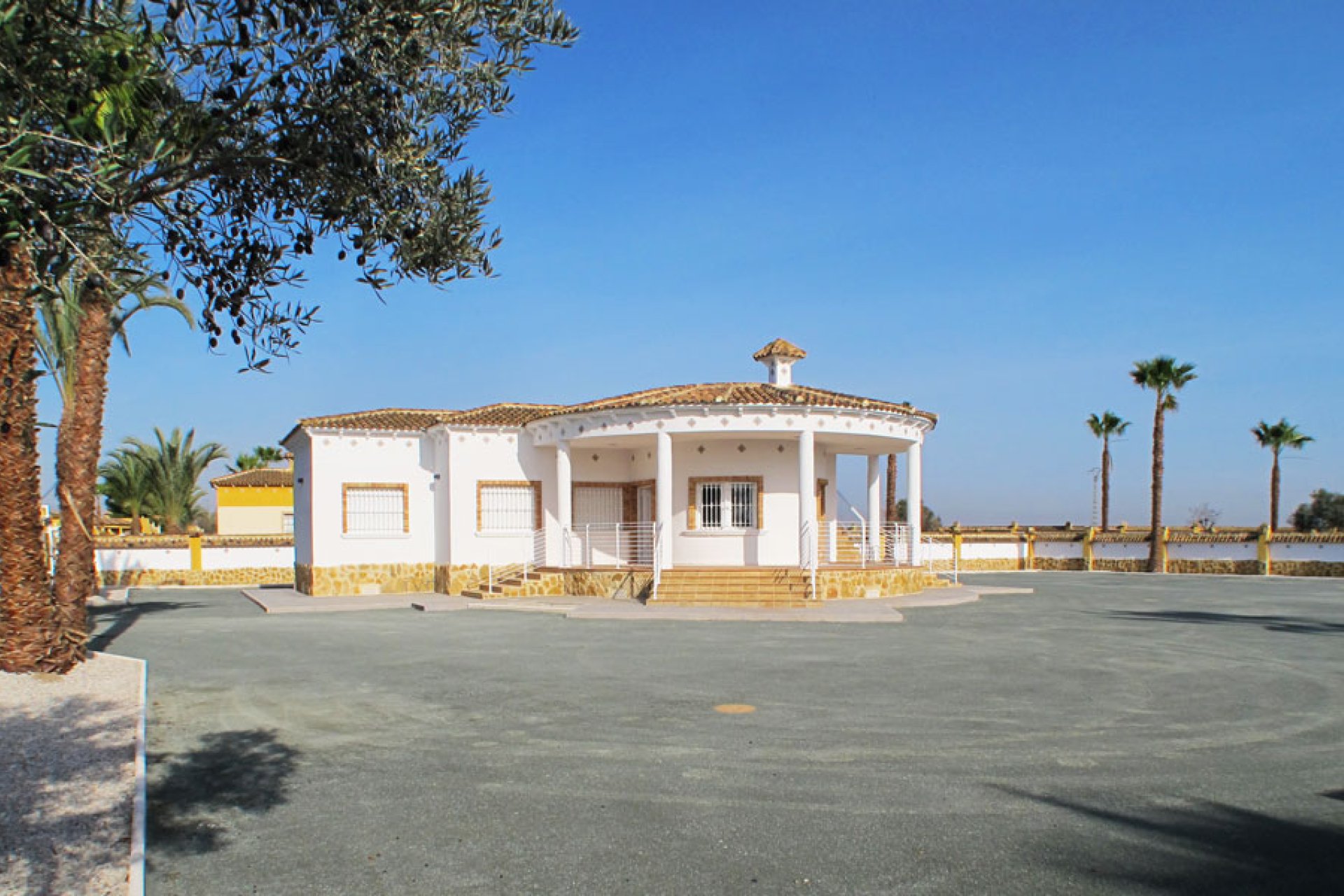 Herverkoop - Plattelandswoning -
Catral