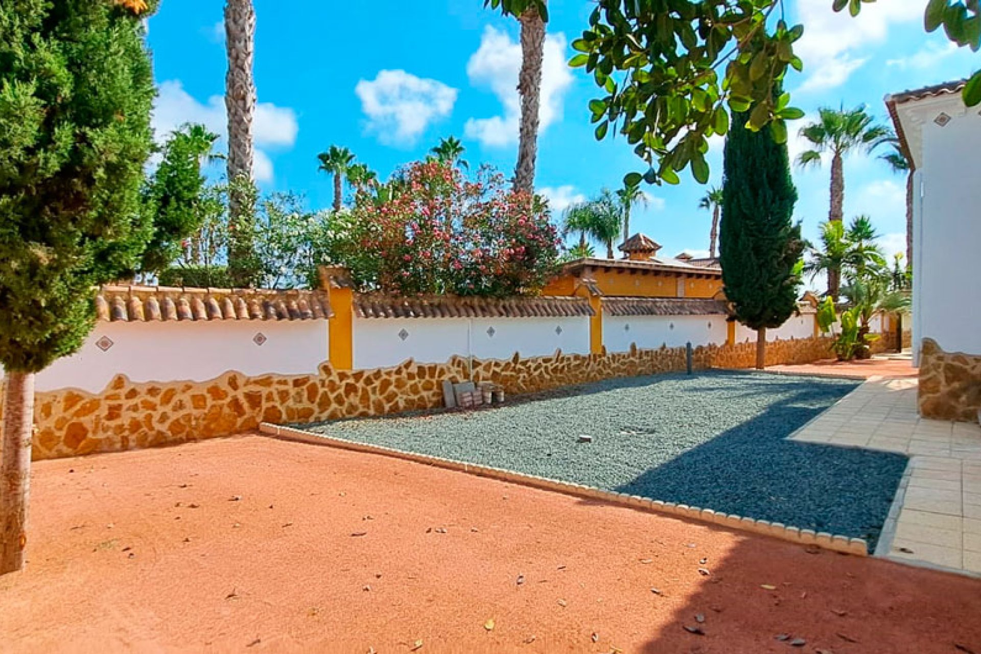 Herverkoop - Plattelandswoning -
Catral