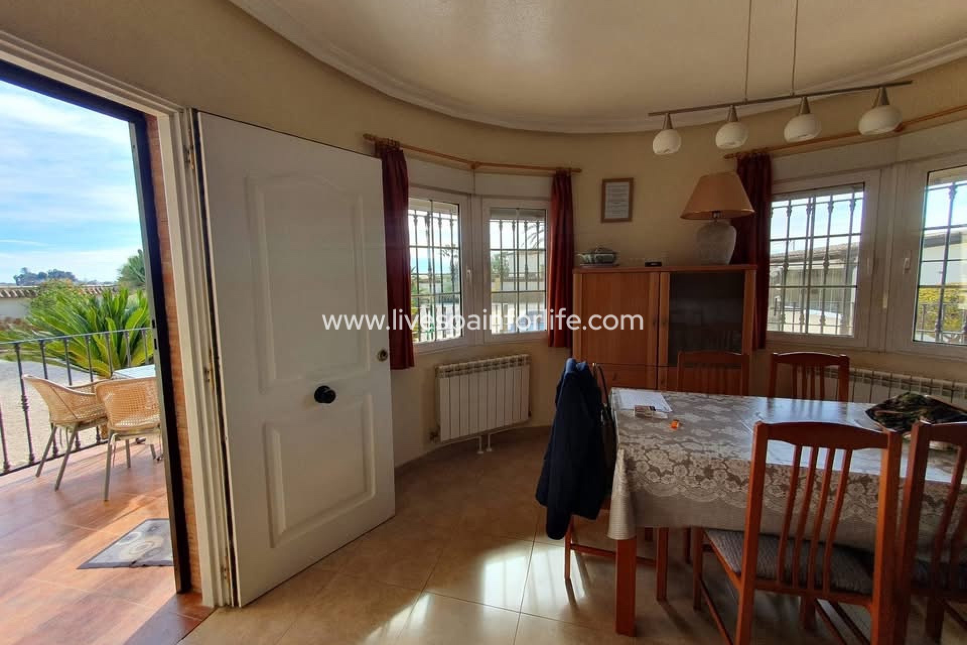 Herverkoop - Plattelandswoning -
Catral