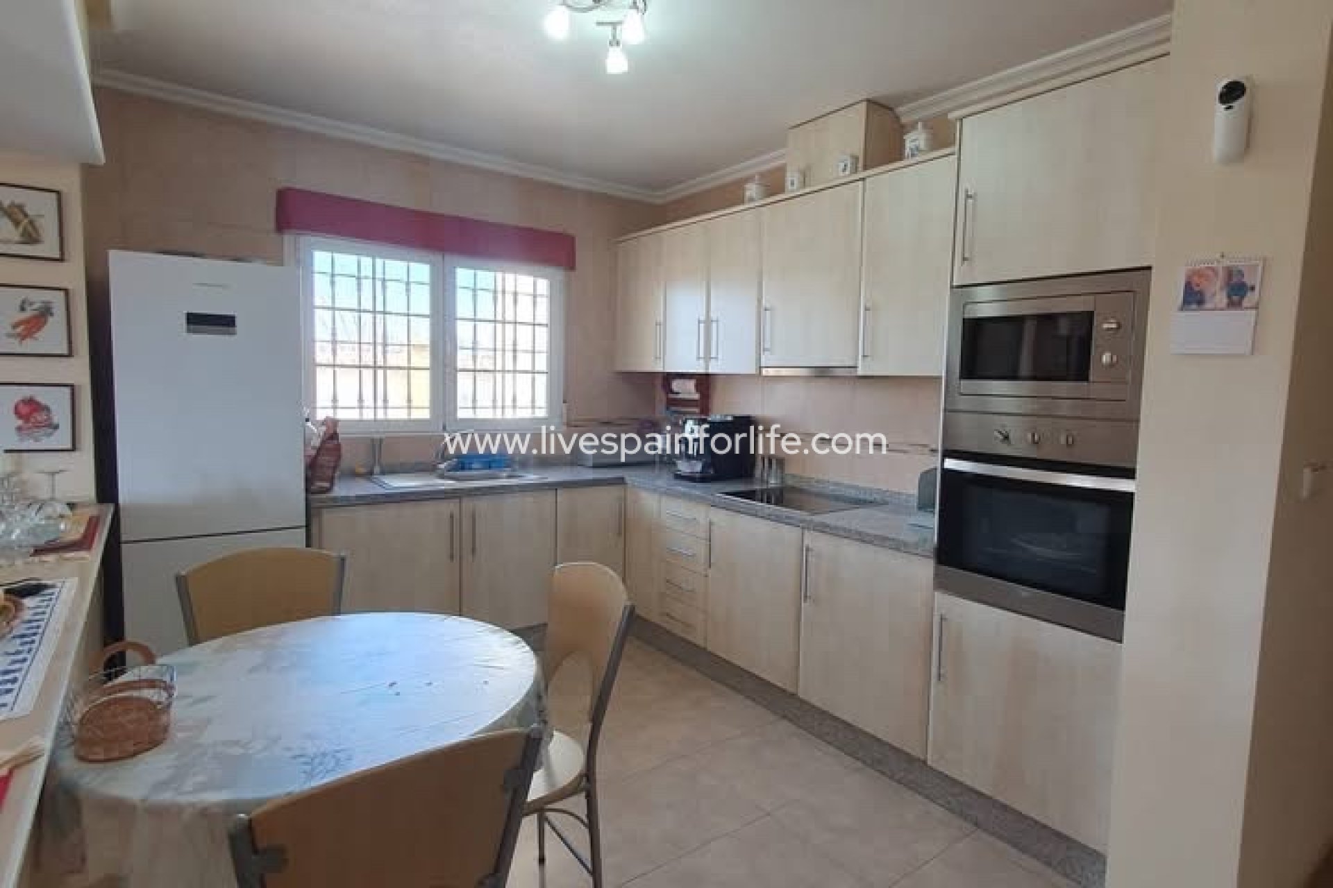 Herverkoop - Plattelandswoning -
Catral