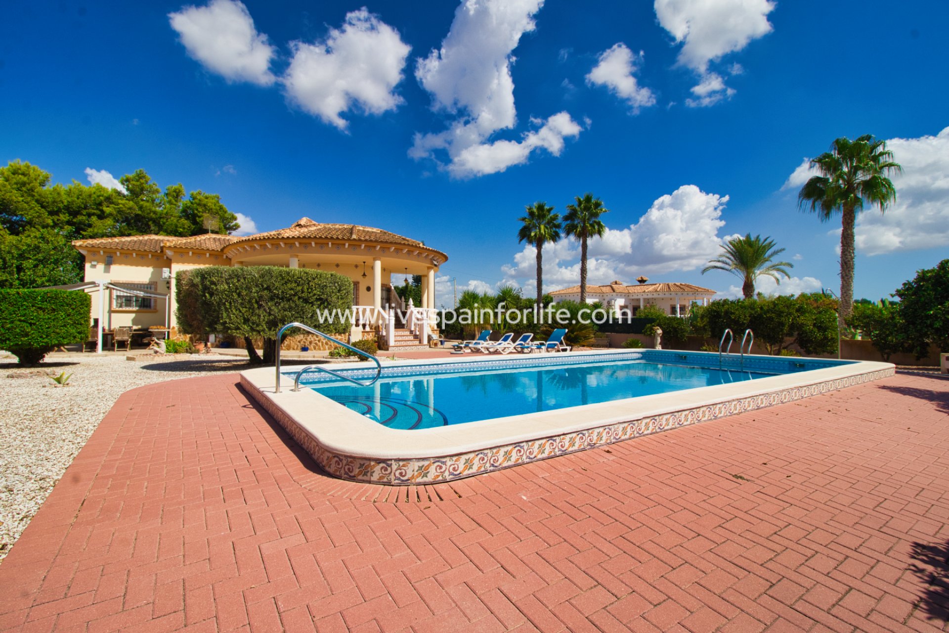 Herverkoop - Plattelandswoning -
Catral