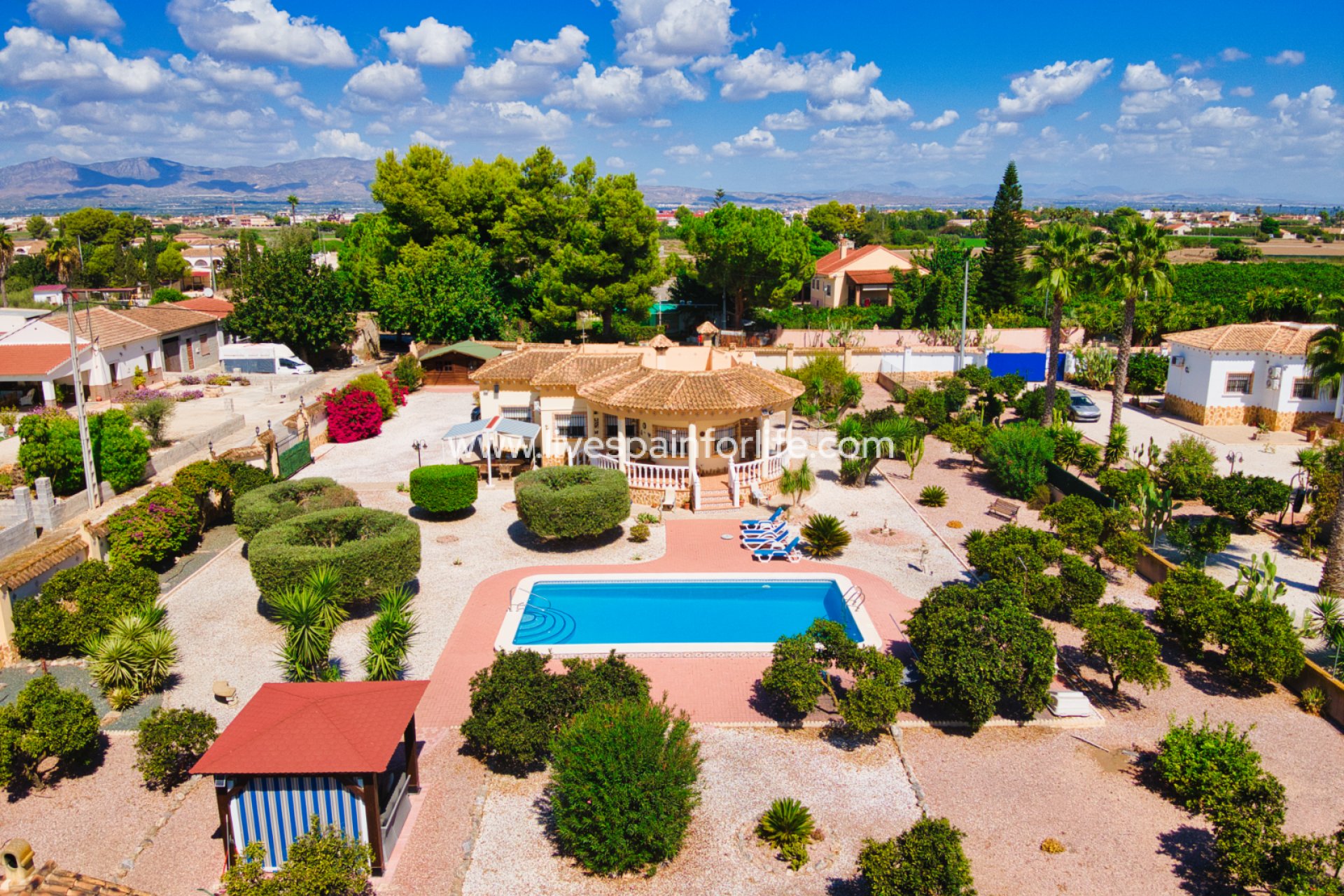 Herverkoop - Plattelandswoning -
Catral