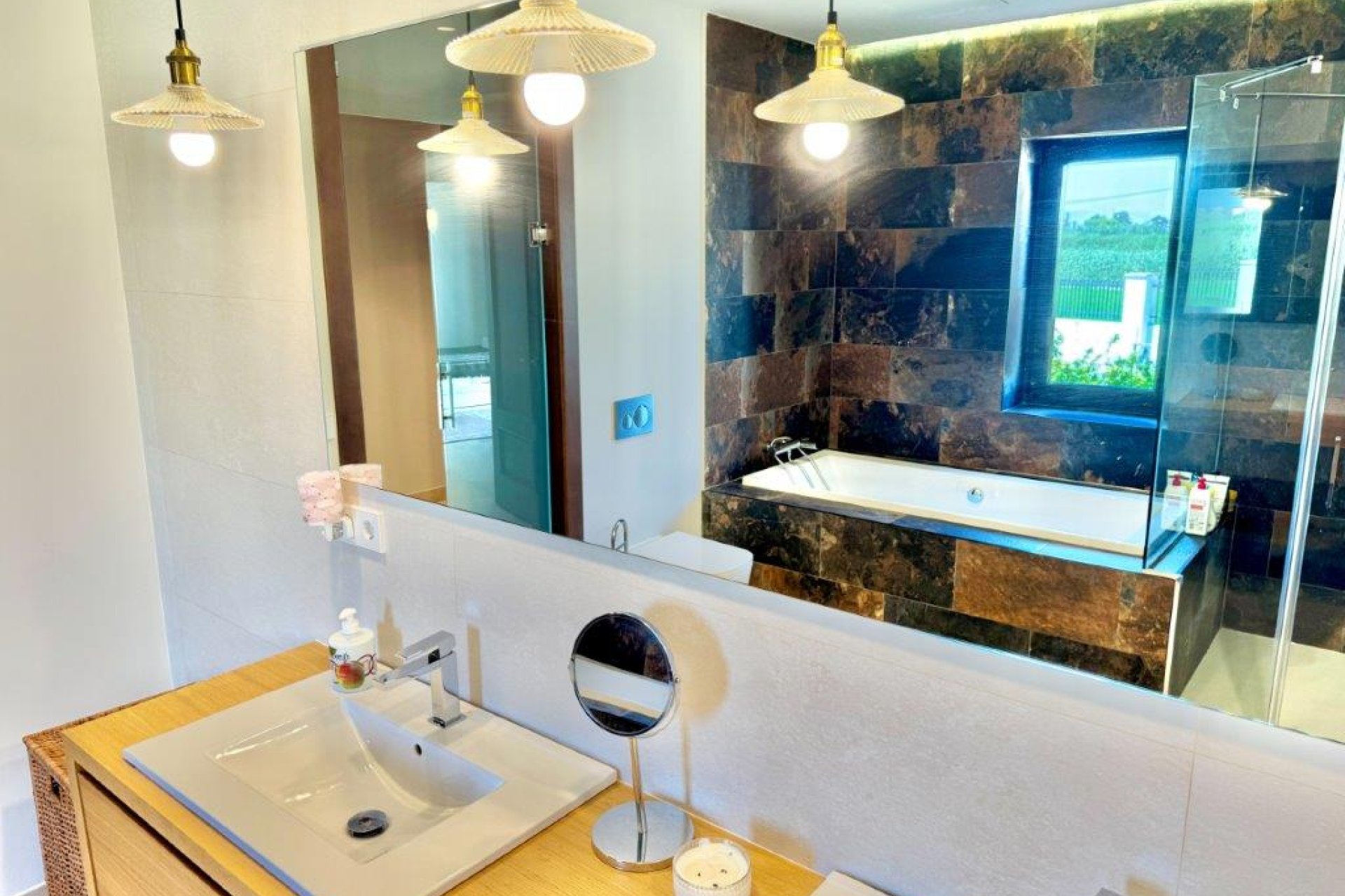 Herverkoop - Plattelandswoning -
Dolores