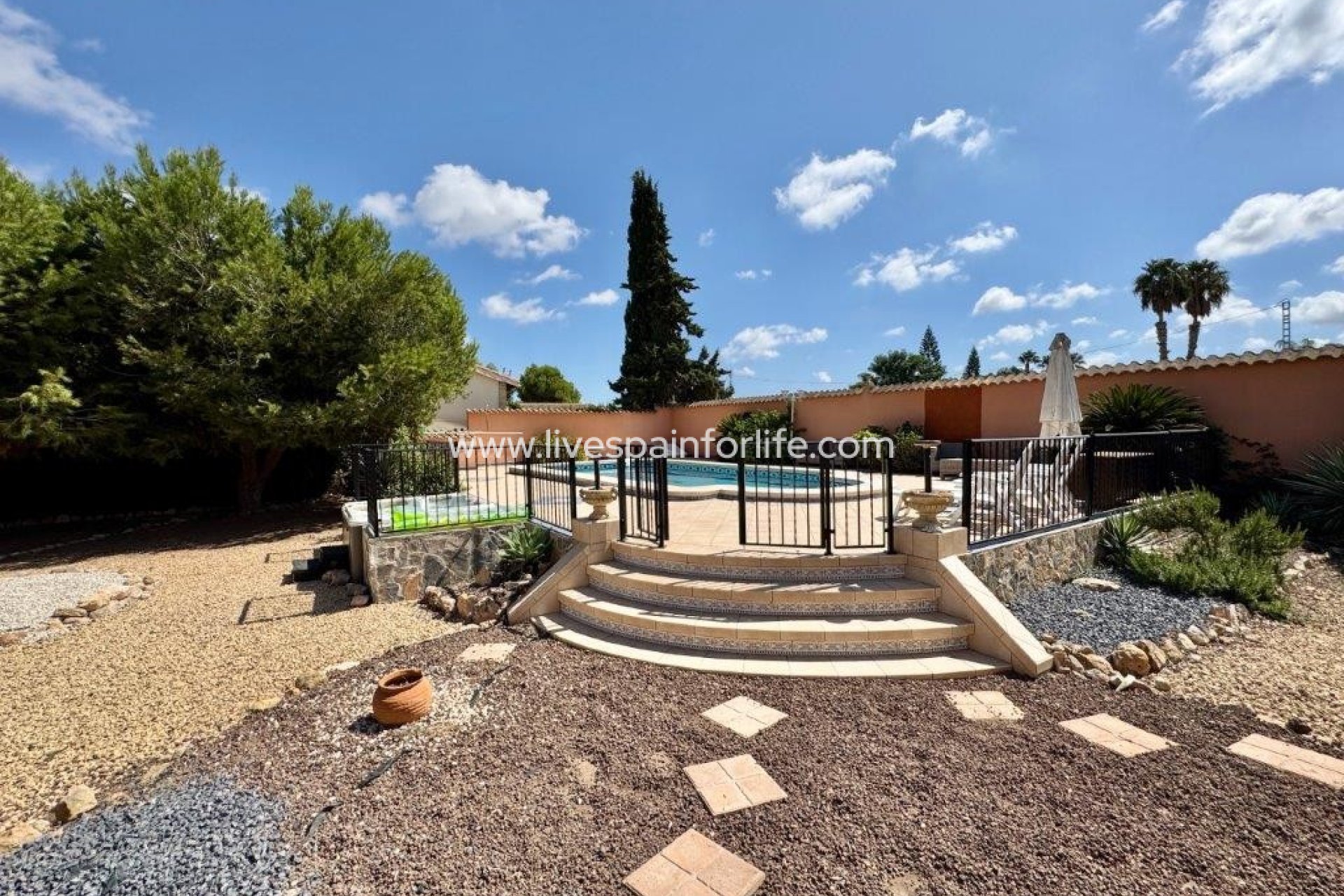 Herverkoop - Plattelandswoning -
Dolores