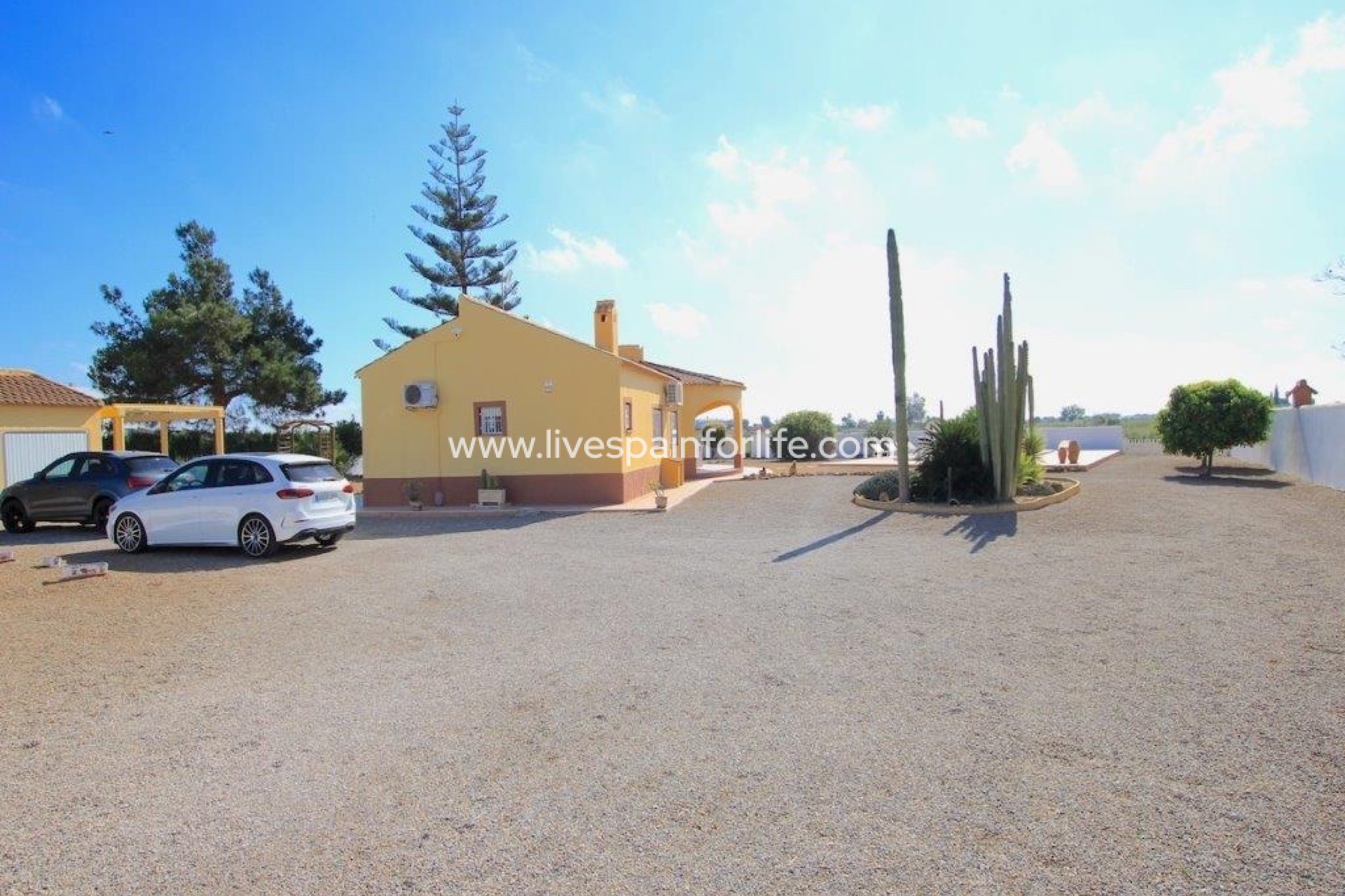 Herverkoop - Plattelandswoning -
Dolores