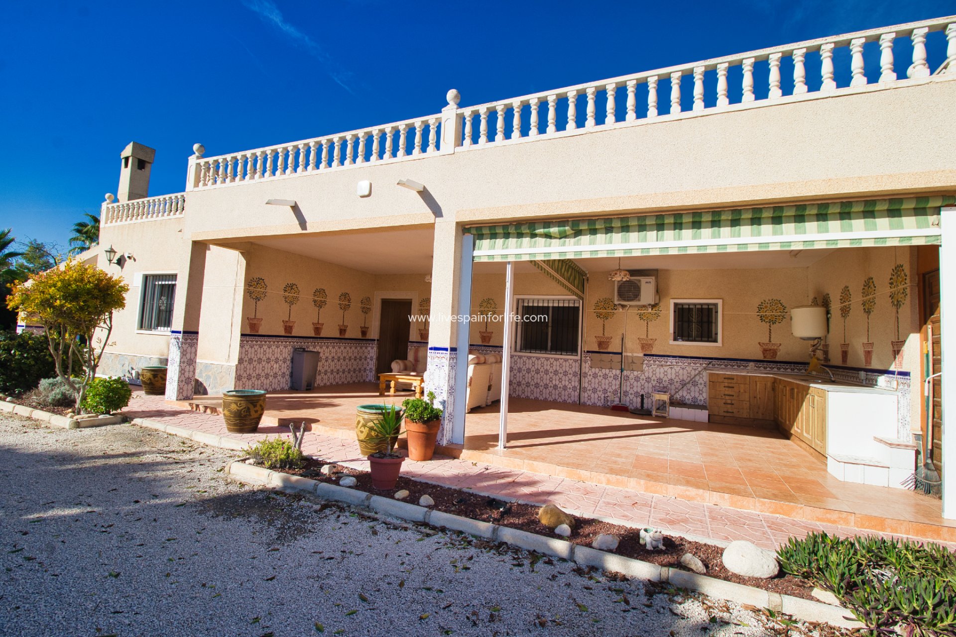 Herverkoop - Plattelandswoning -
Elche