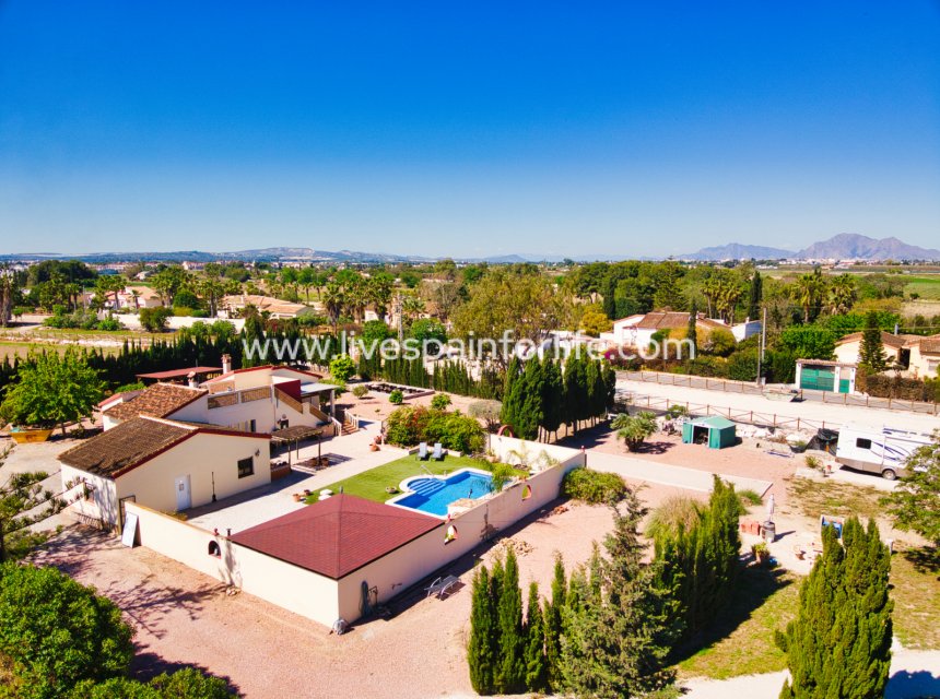 Herverkoop - Plattelandswoning -
Formentera Del Segura