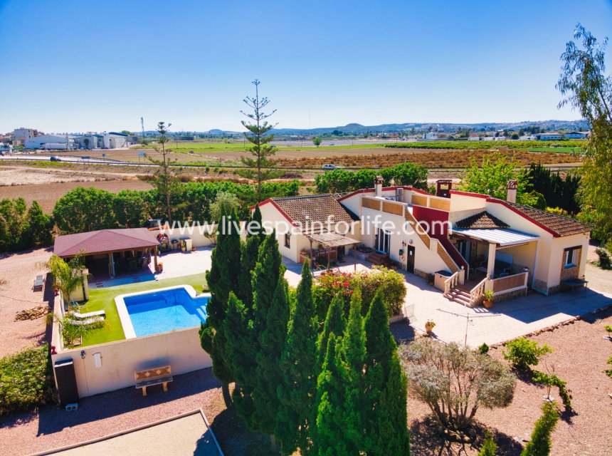 Herverkoop - Plattelandswoning -
Formentera Del Segura