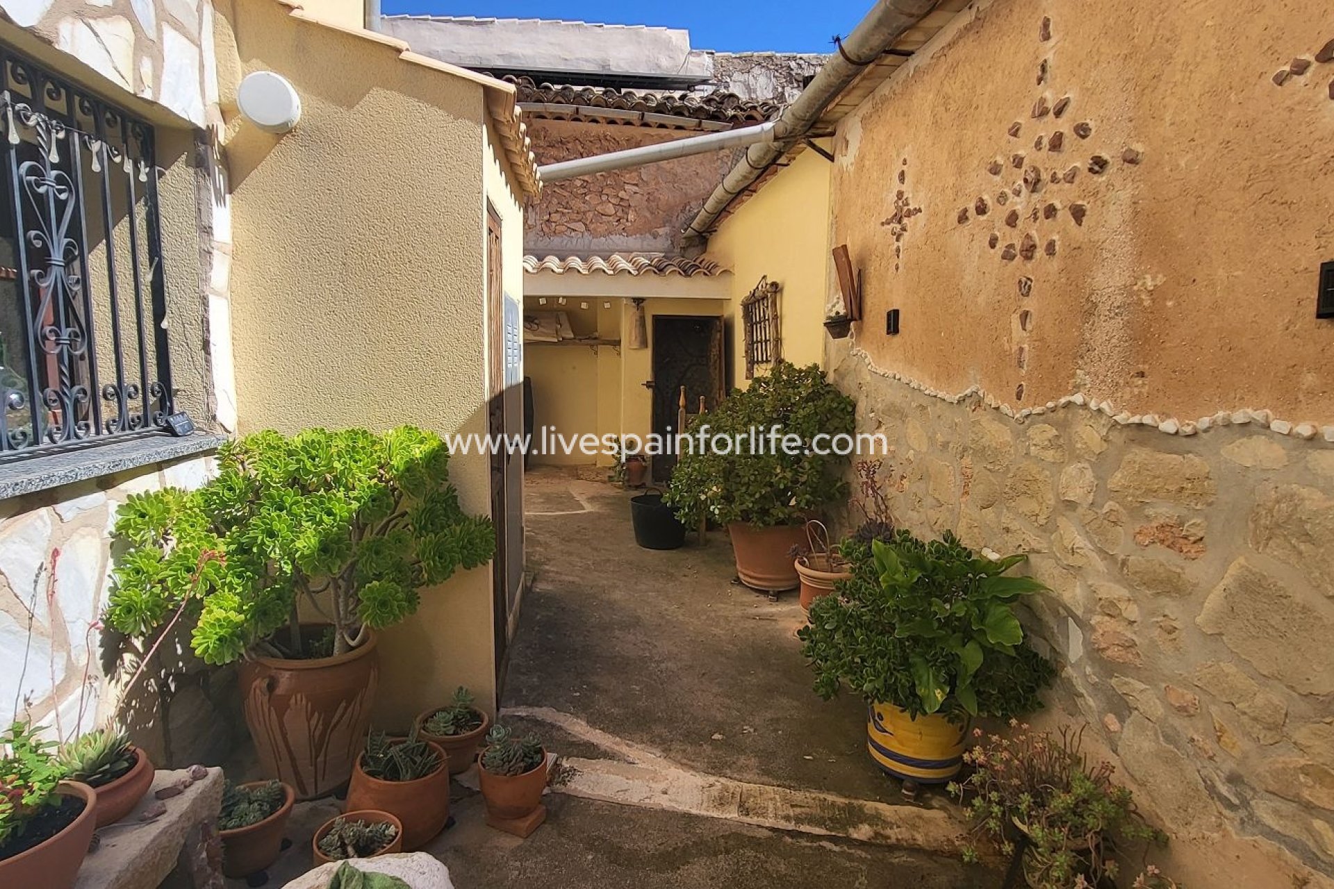 Herverkoop - Plattelandswoning -
La Romana - La Romaneta