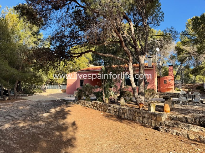 Herverkoop - Plattelandswoning -
La Romana