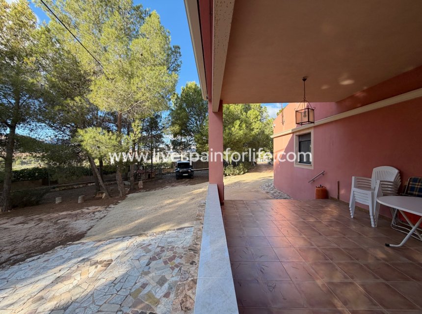 Herverkoop - Plattelandswoning -
La Romana