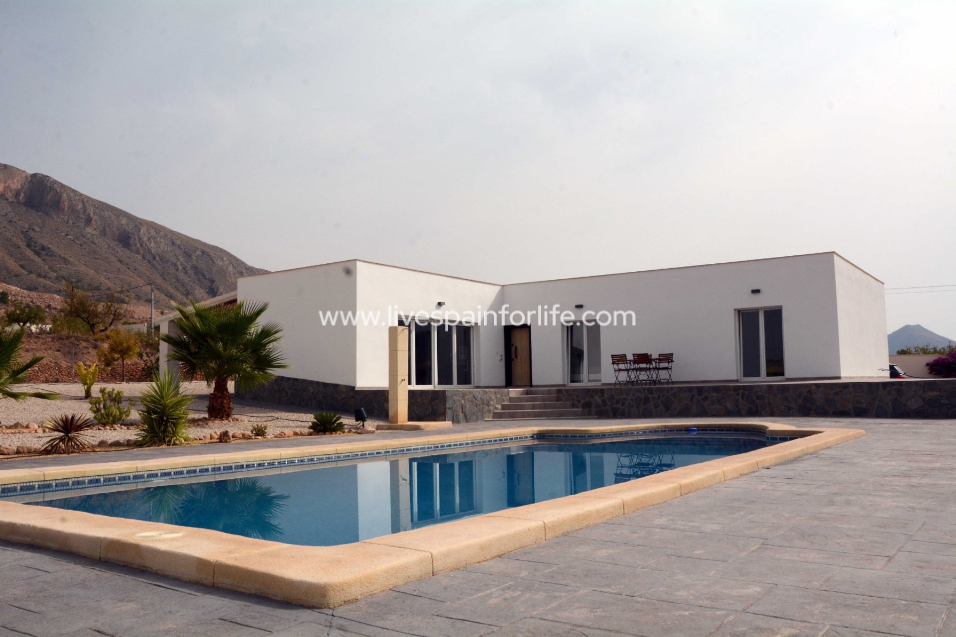 Herverkoop - Plattelandswoning -
Macisvenda