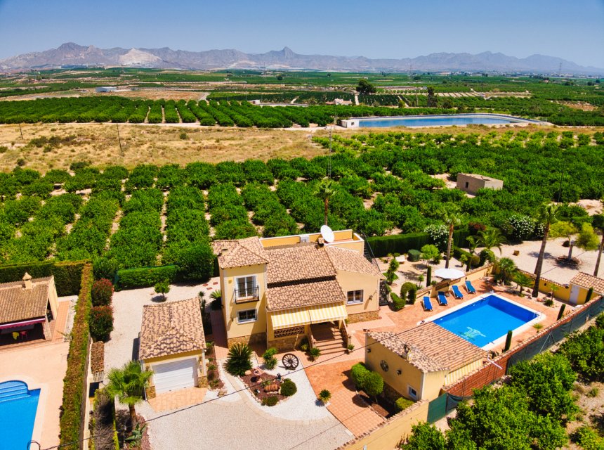 Herverkoop - Plattelandswoning -
Orihuela